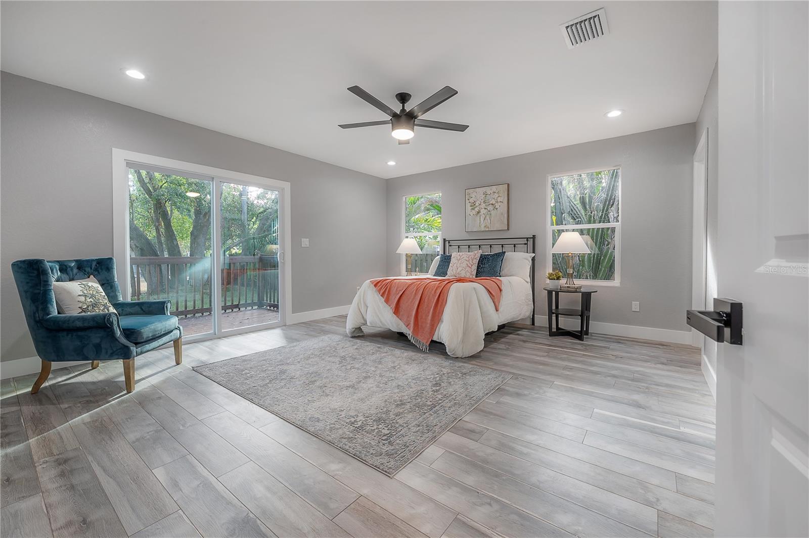 6505 N WELLINGTON AVE