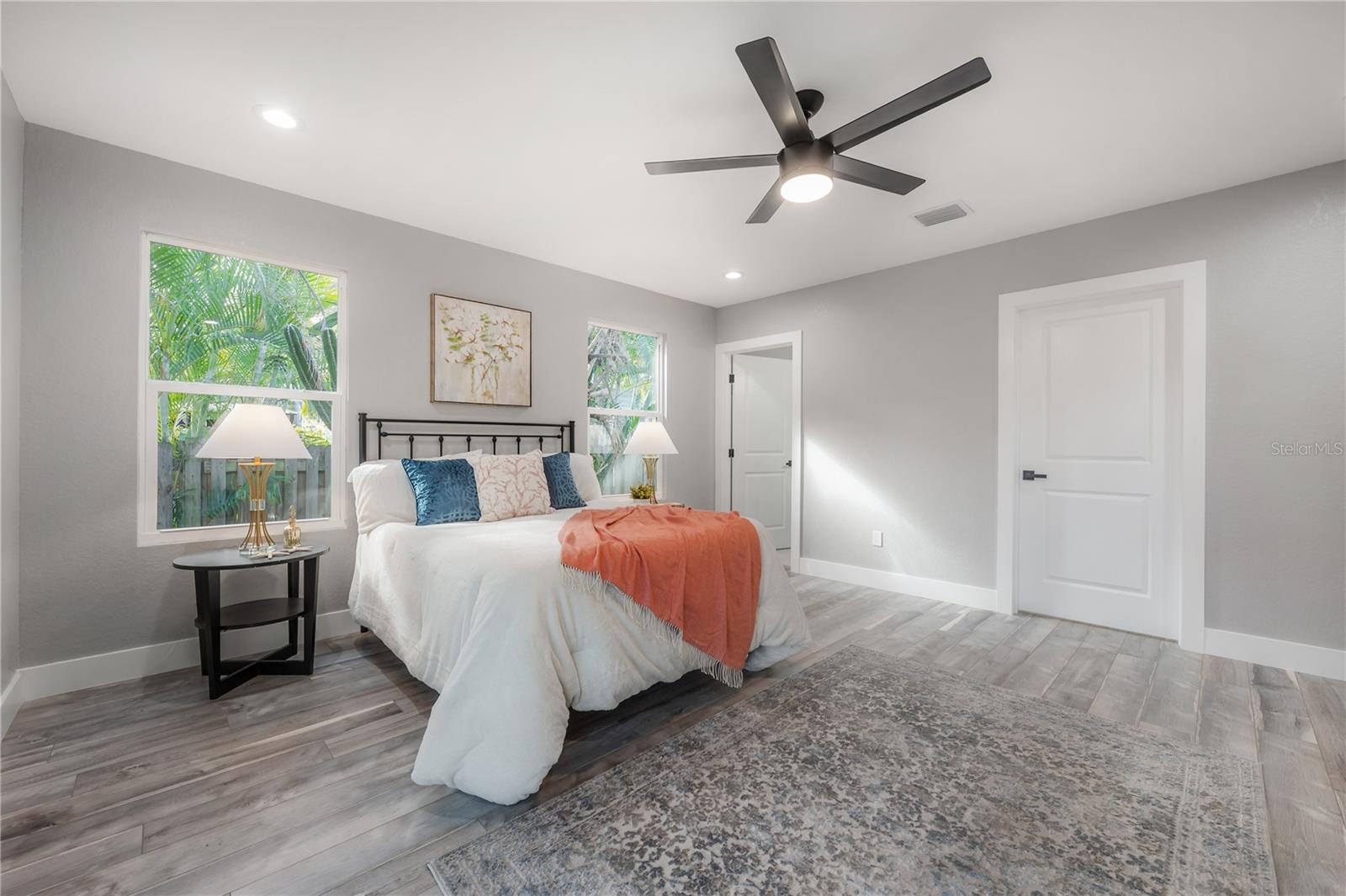 6505 N WELLINGTON AVE