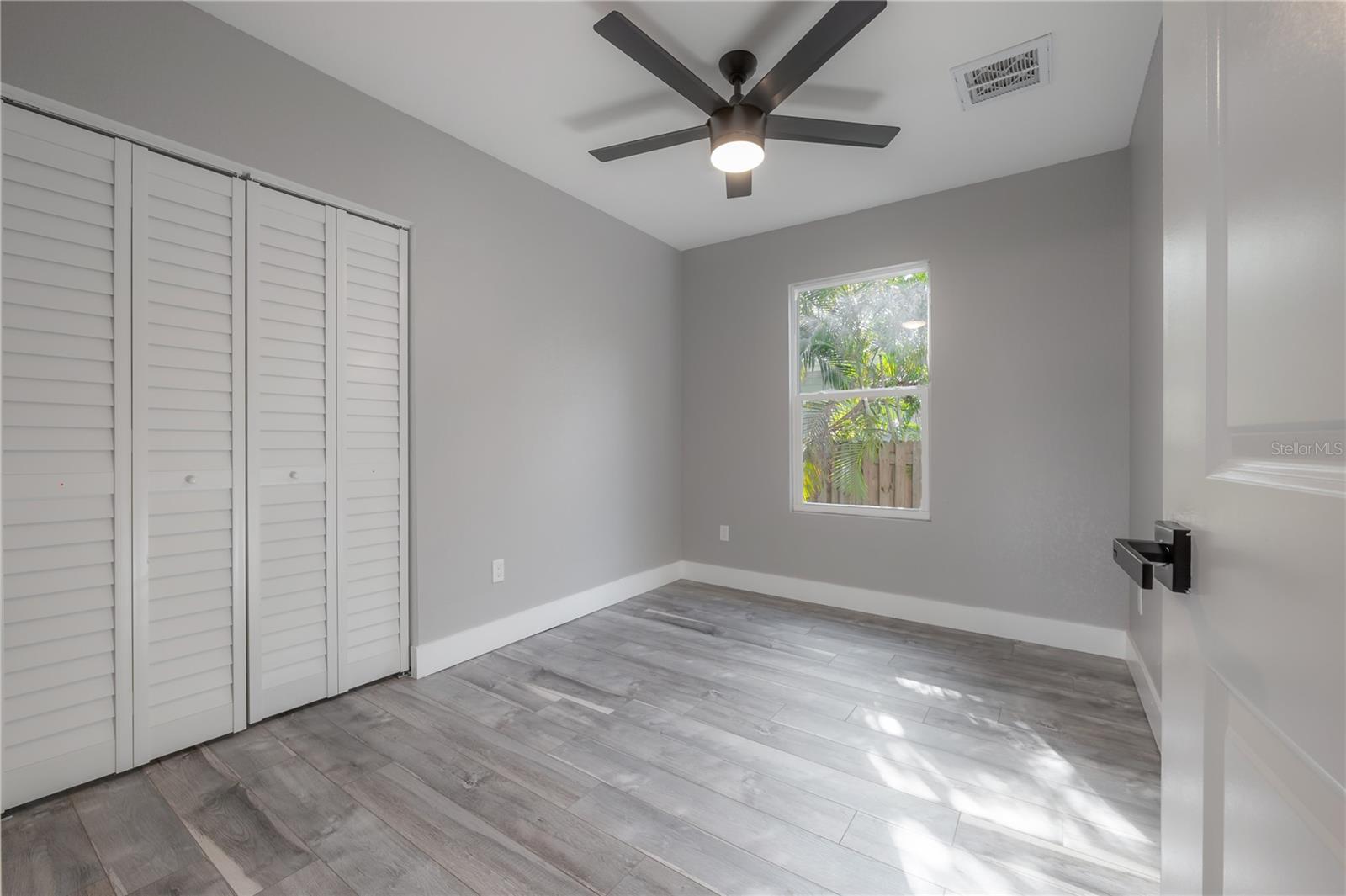 6505 N WELLINGTON AVE