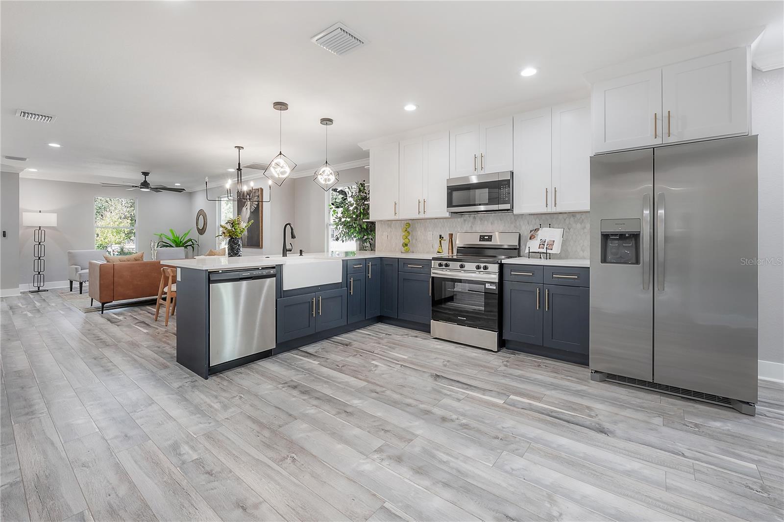 6505 N WELLINGTON AVE