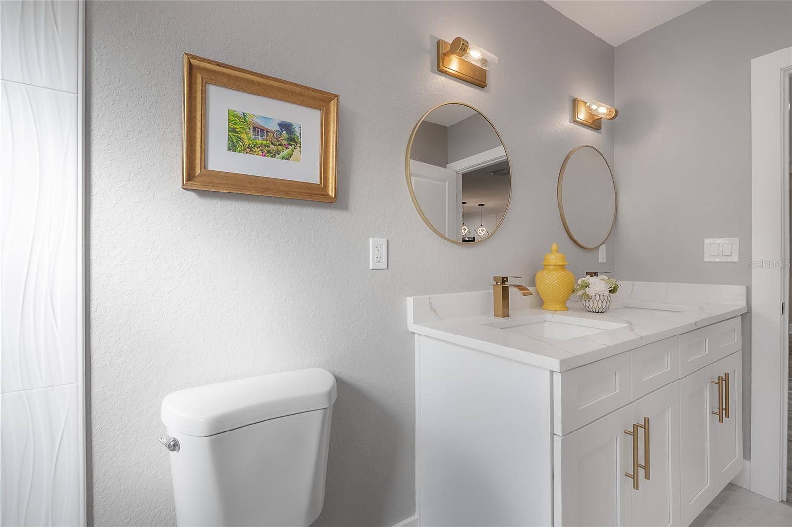 6505 N WELLINGTON AVE