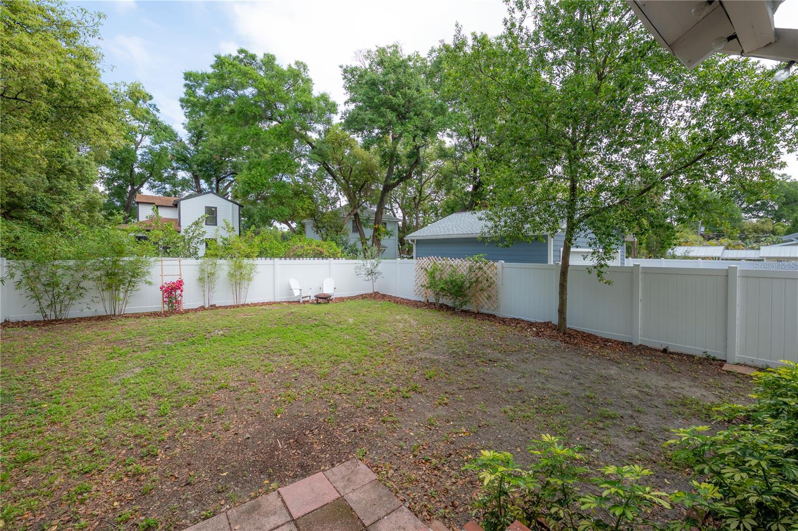 502 E AMELIA AVE