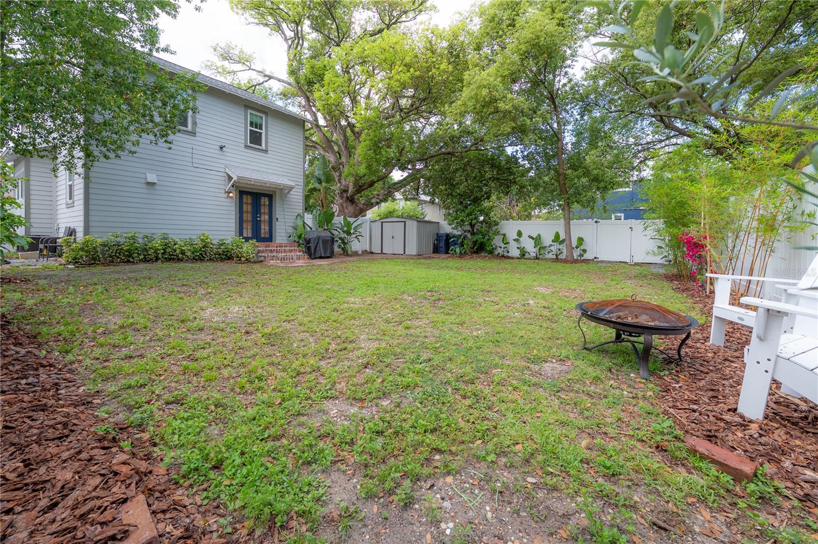 502 E AMELIA AVE