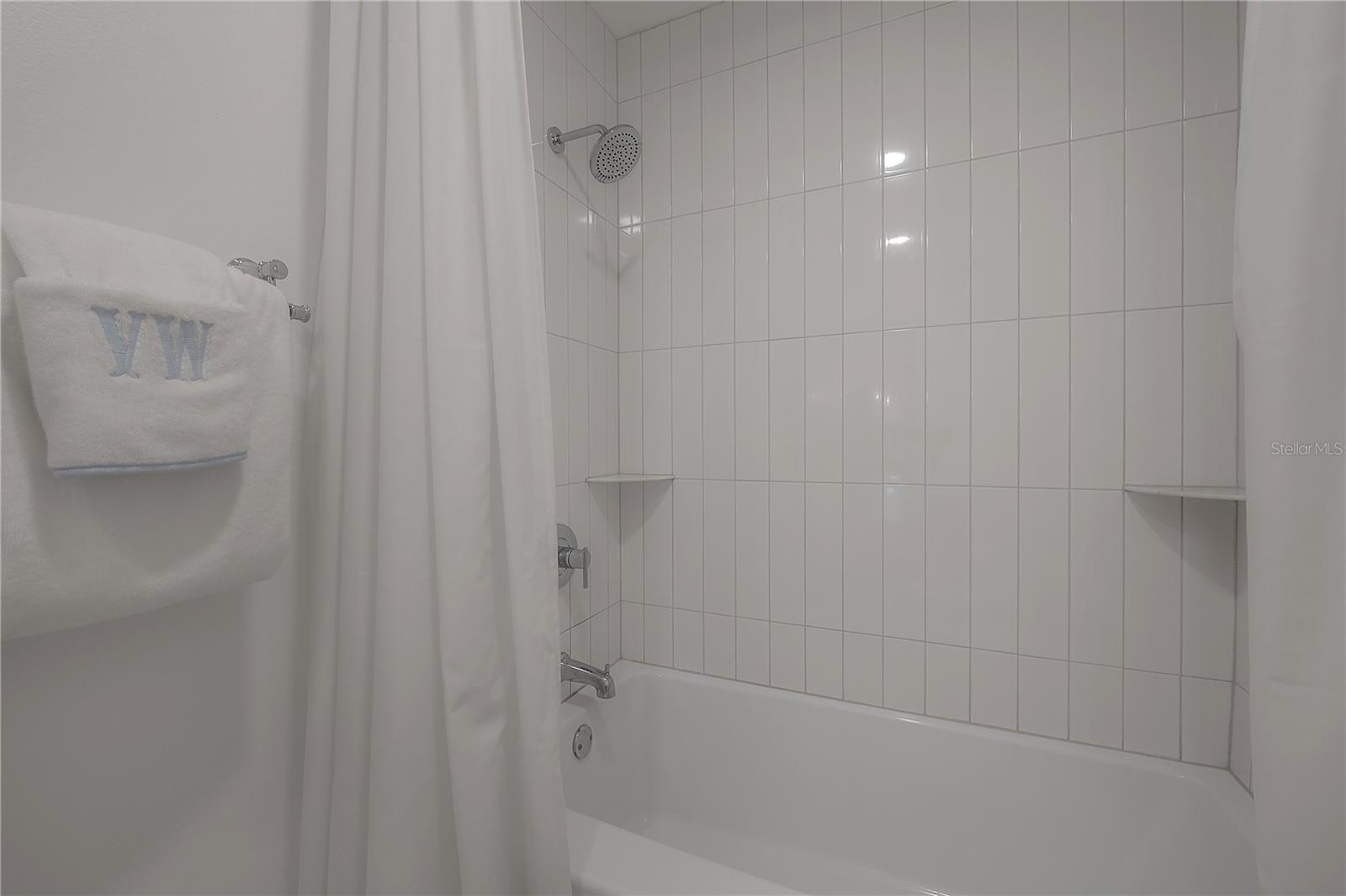 502 E AMELIA AVE