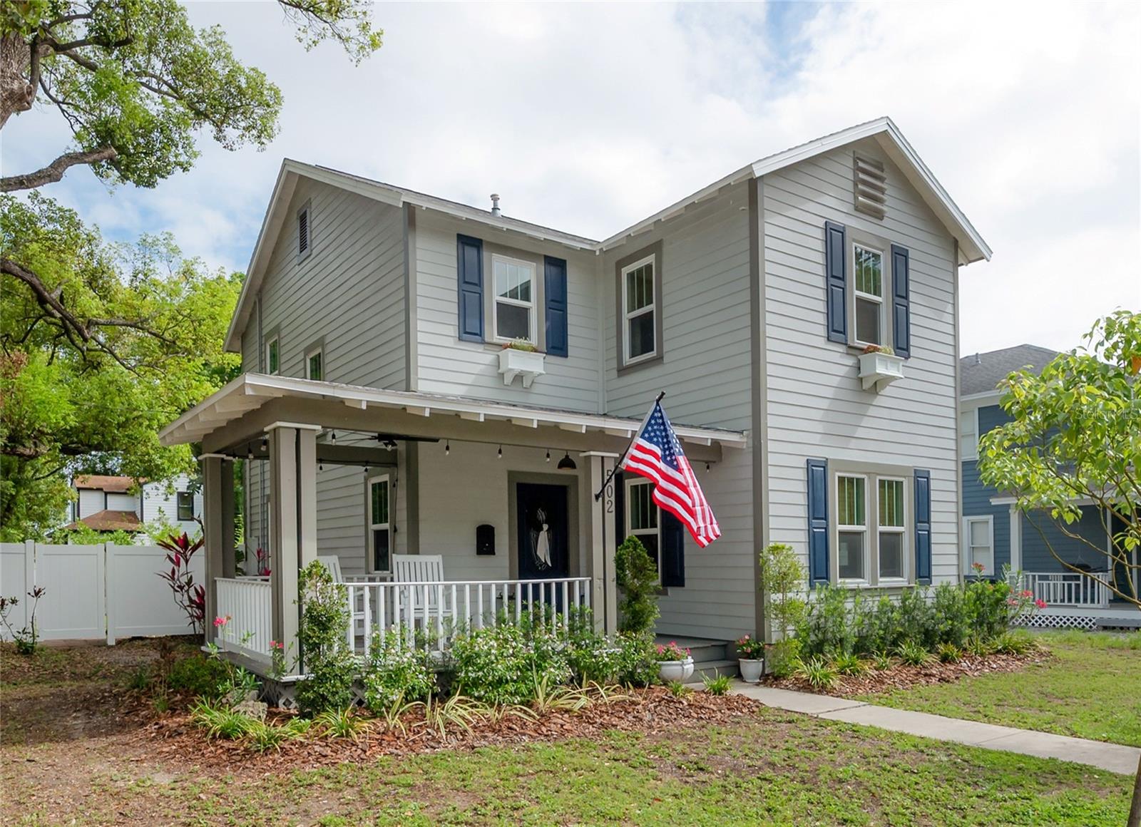 502 E AMELIA AVE