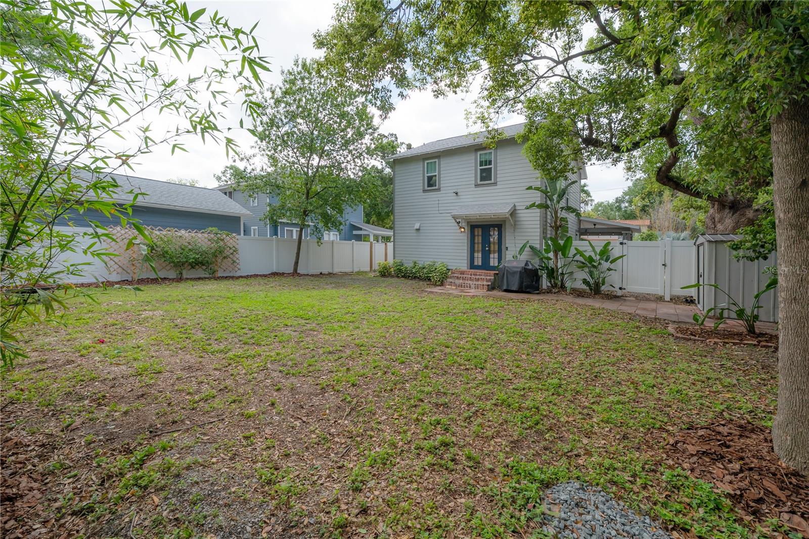 502 E AMELIA AVE