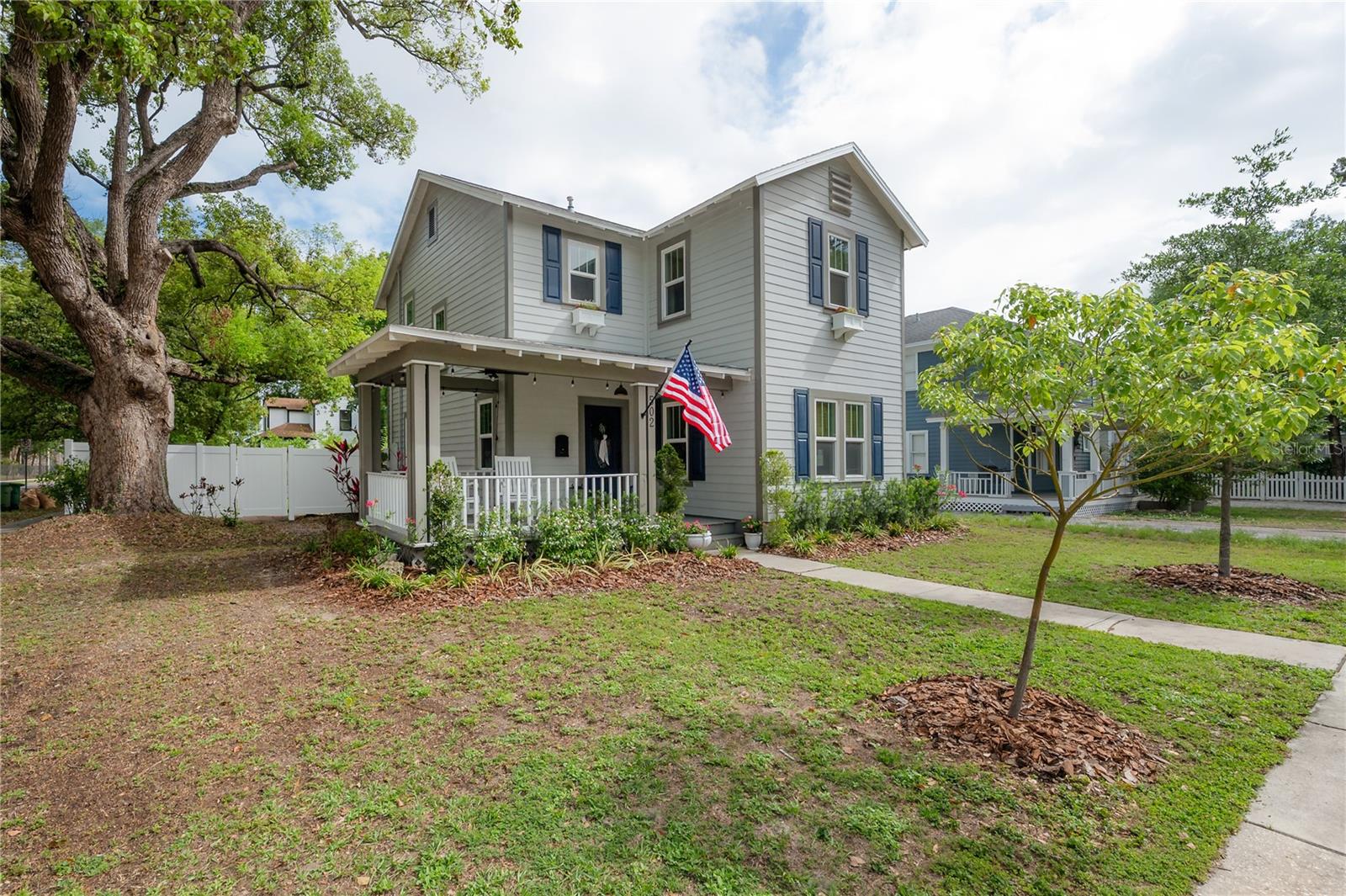 502 E AMELIA AVE
