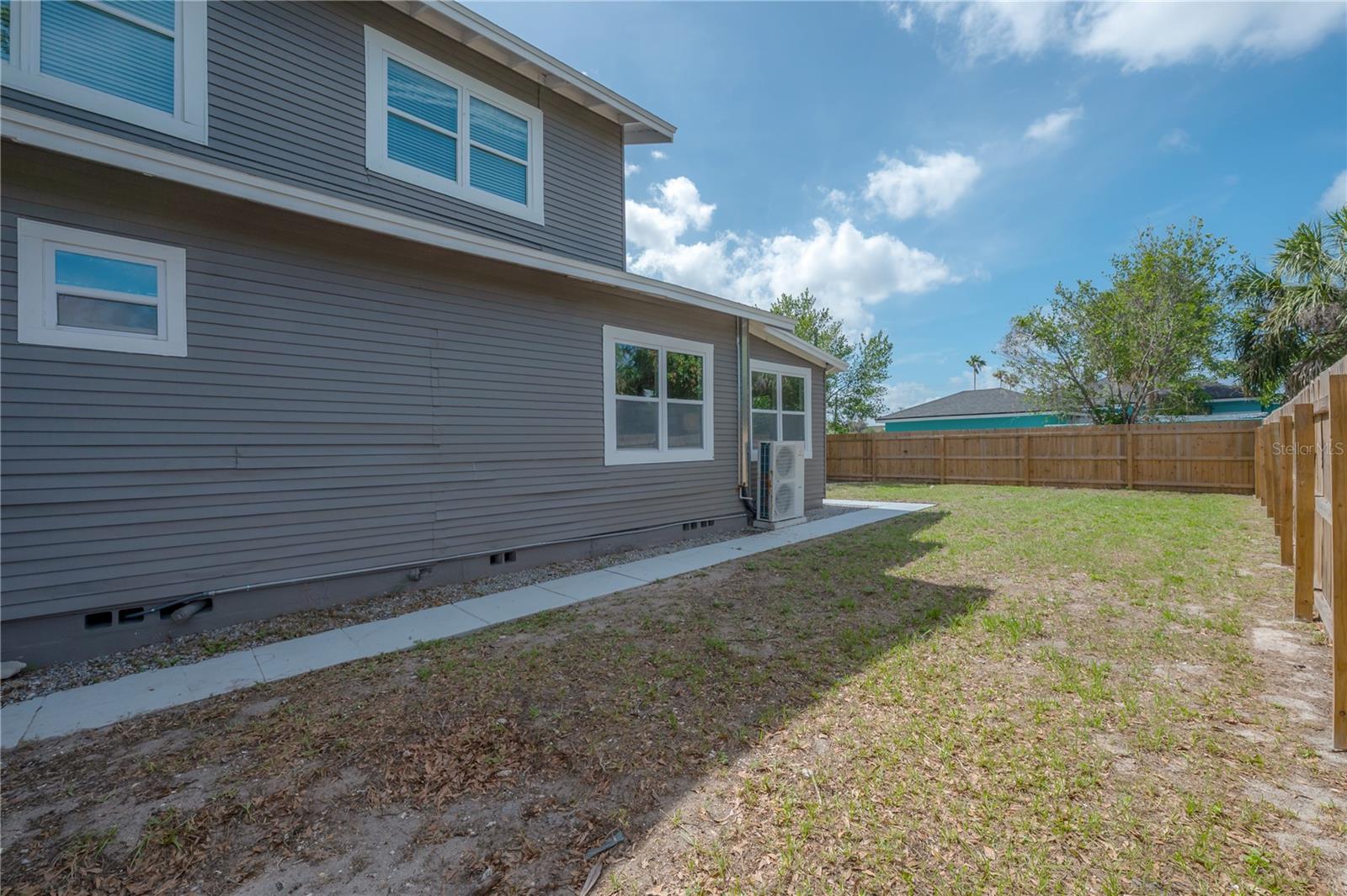 2702 W PALMETTO ST