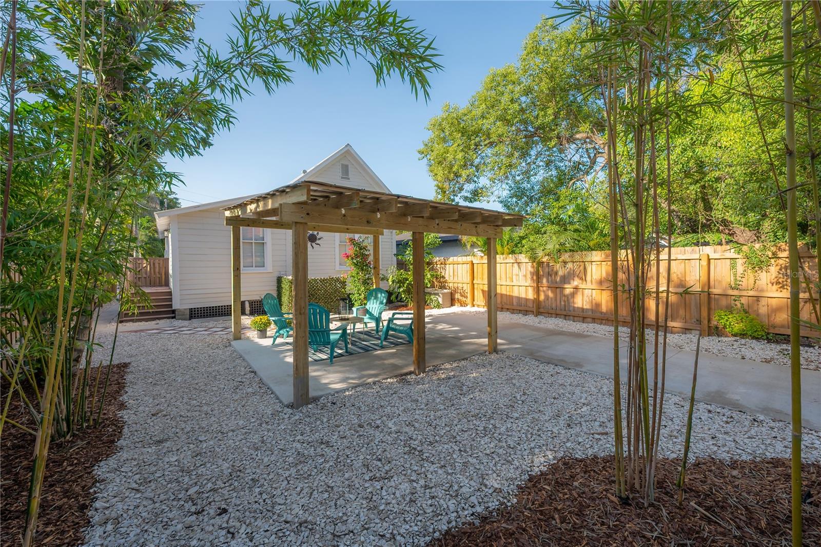 408 E AMELIA AVE