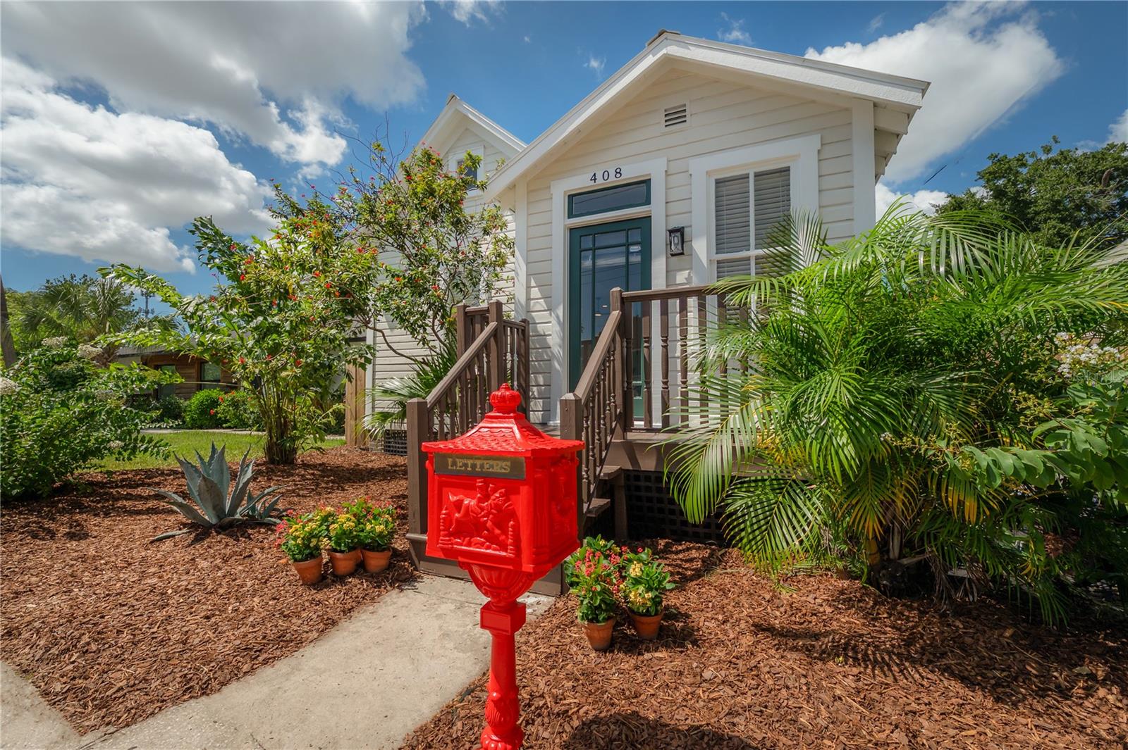 408 E AMELIA AVE