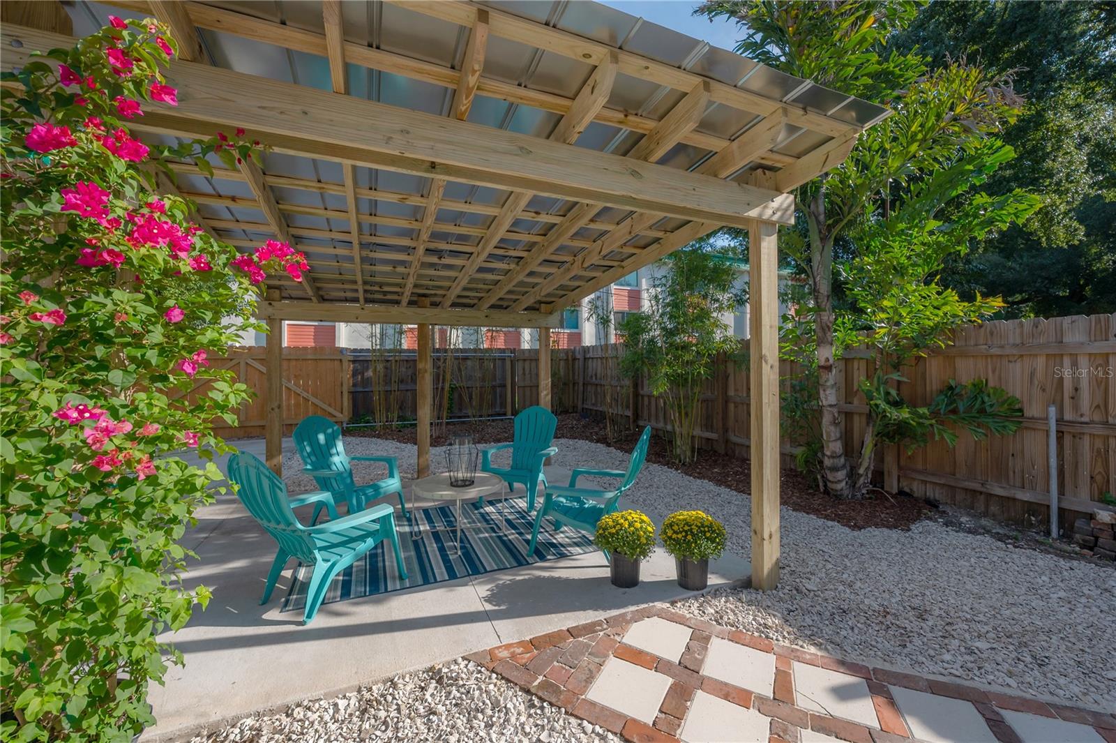 408 E AMELIA AVE