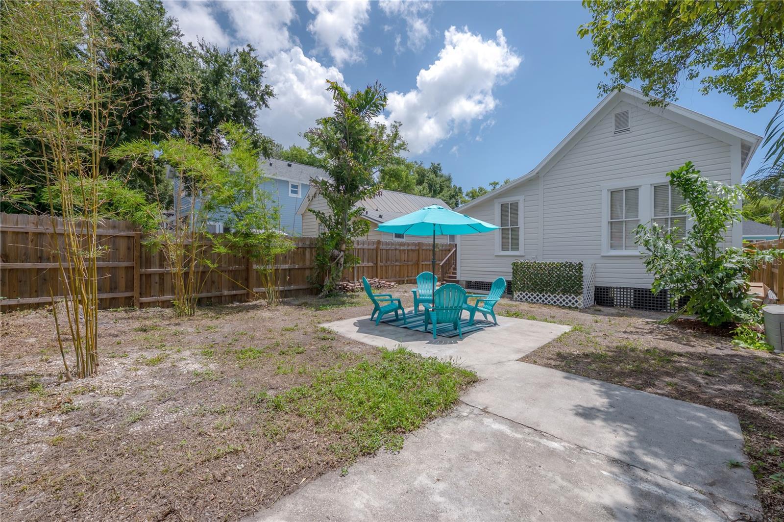 408 E AMELIA AVE