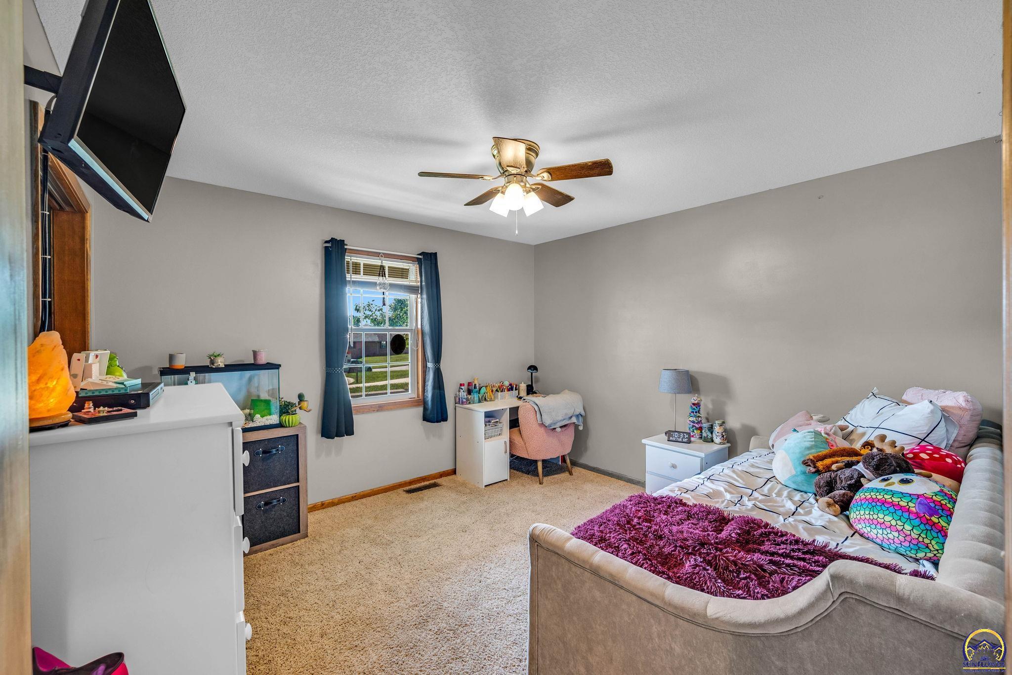 4037 NW Fielding TER