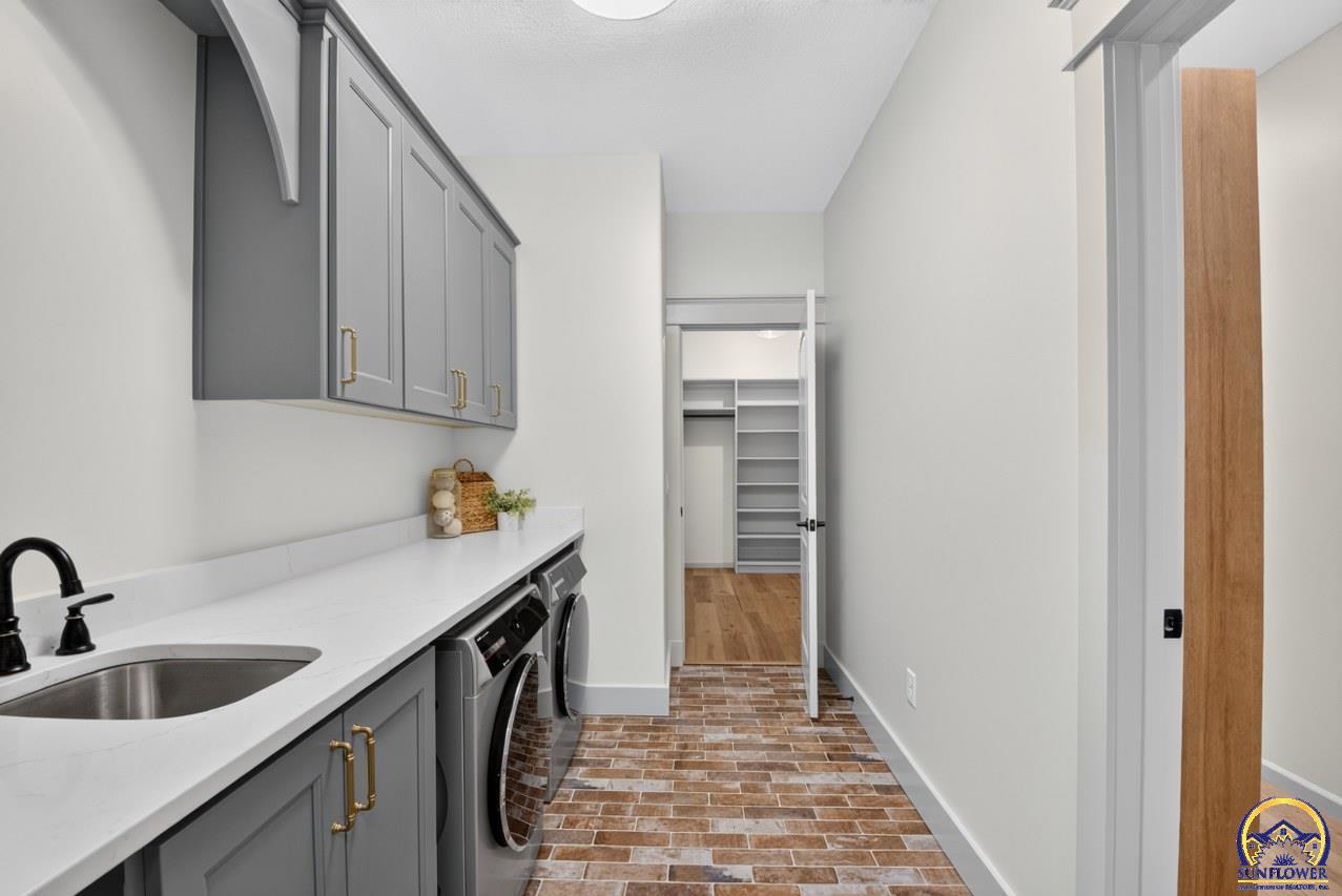 2636 SW Sherwood Park DR