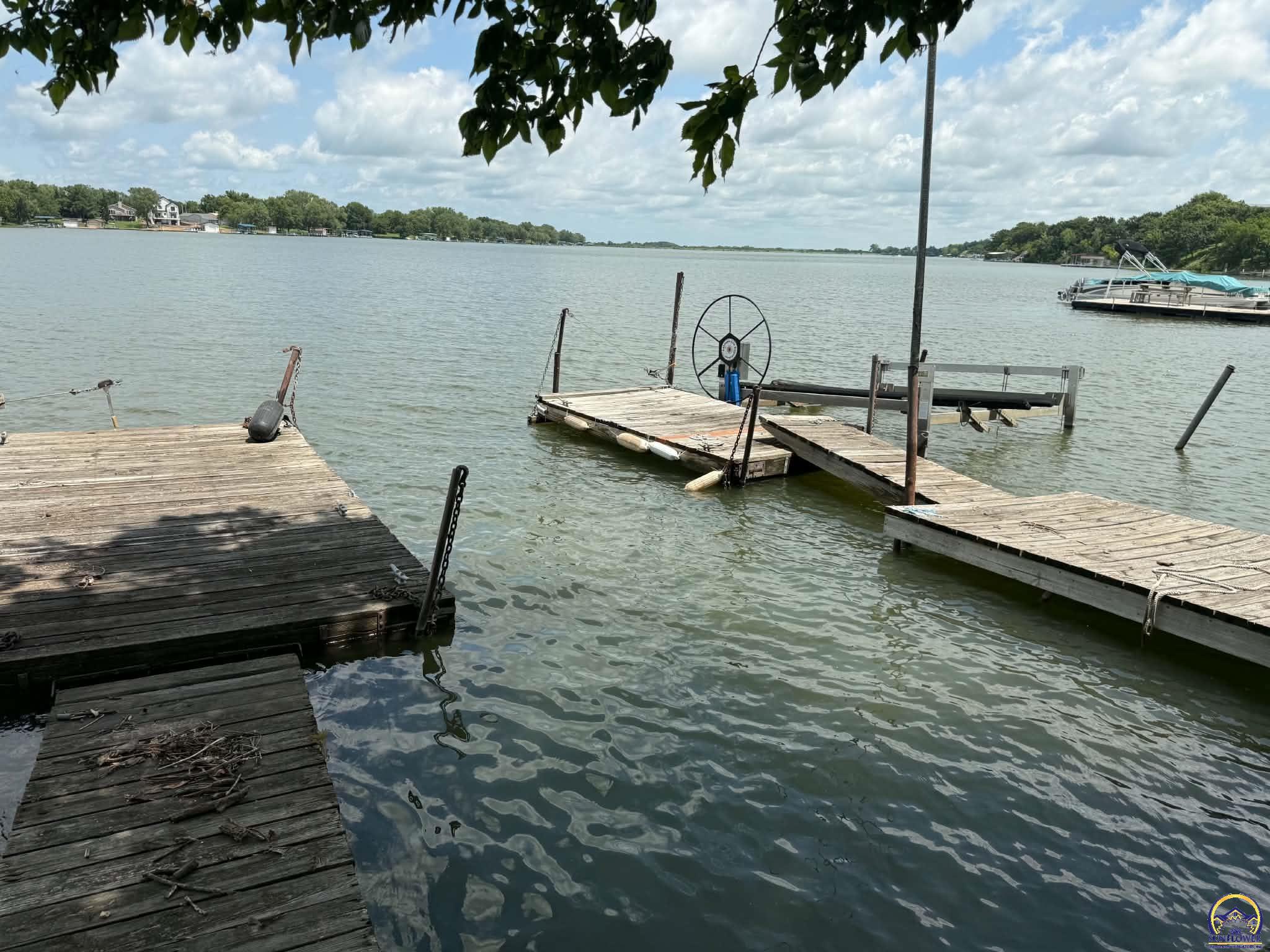 212 S Shore Dr