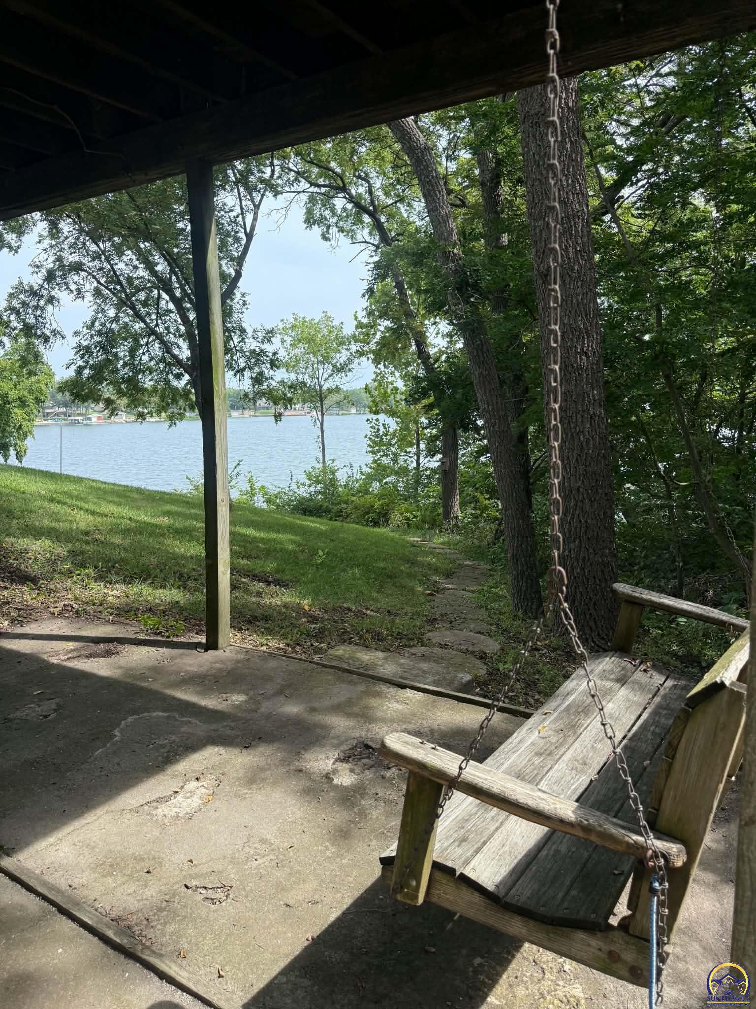 212 S Shore Dr