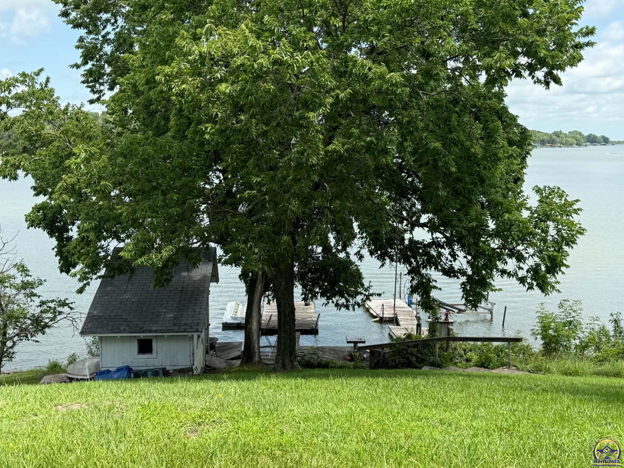 212 S Shore Dr