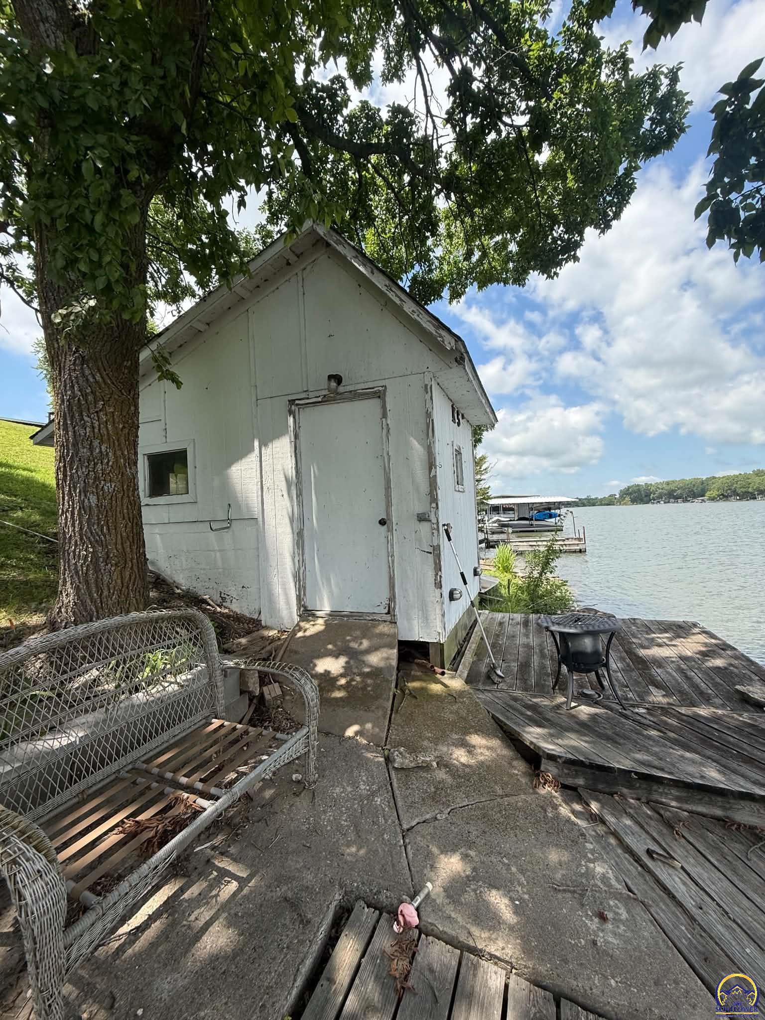 212 S Shore Dr