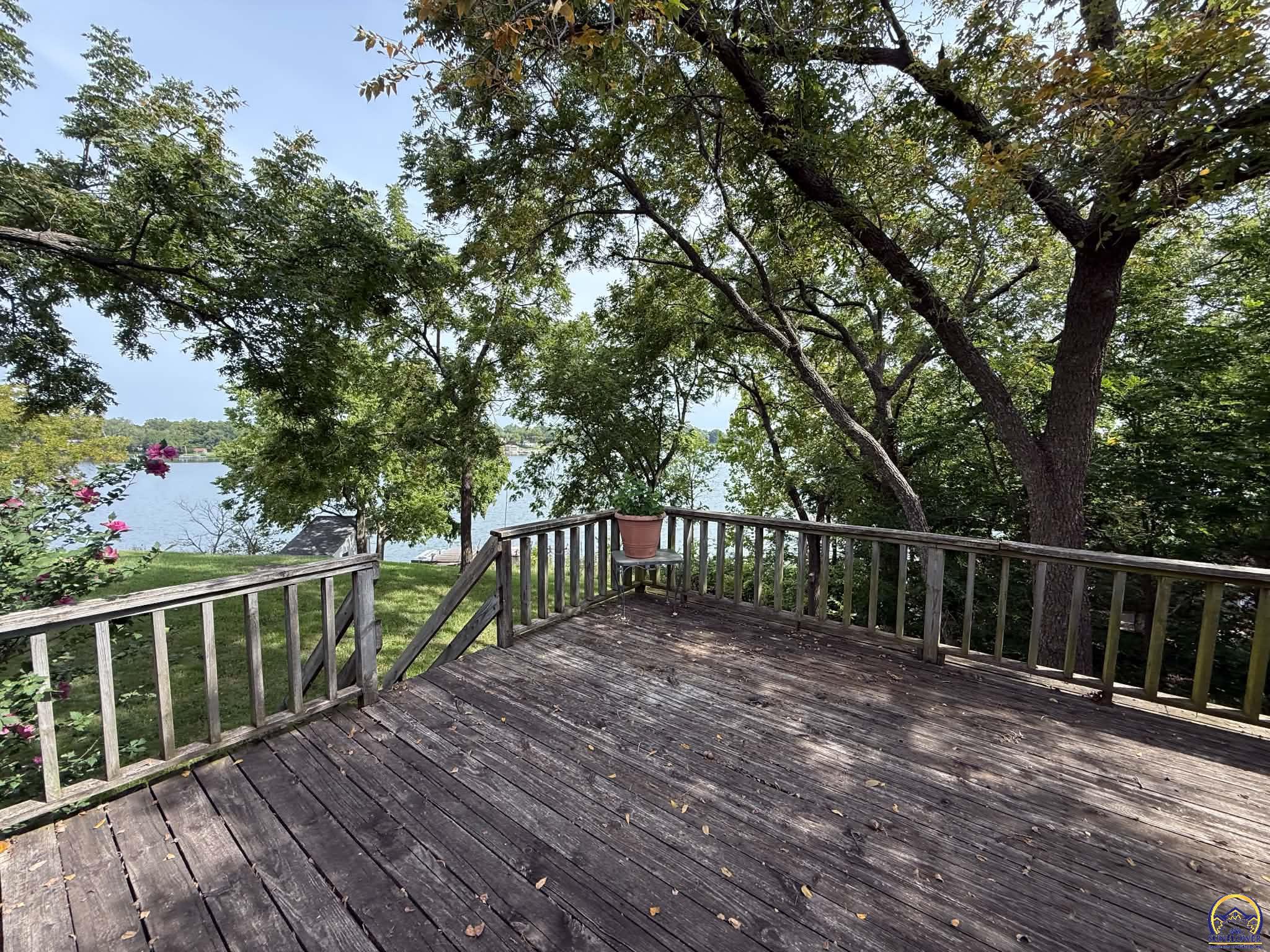 212 S Shore Dr