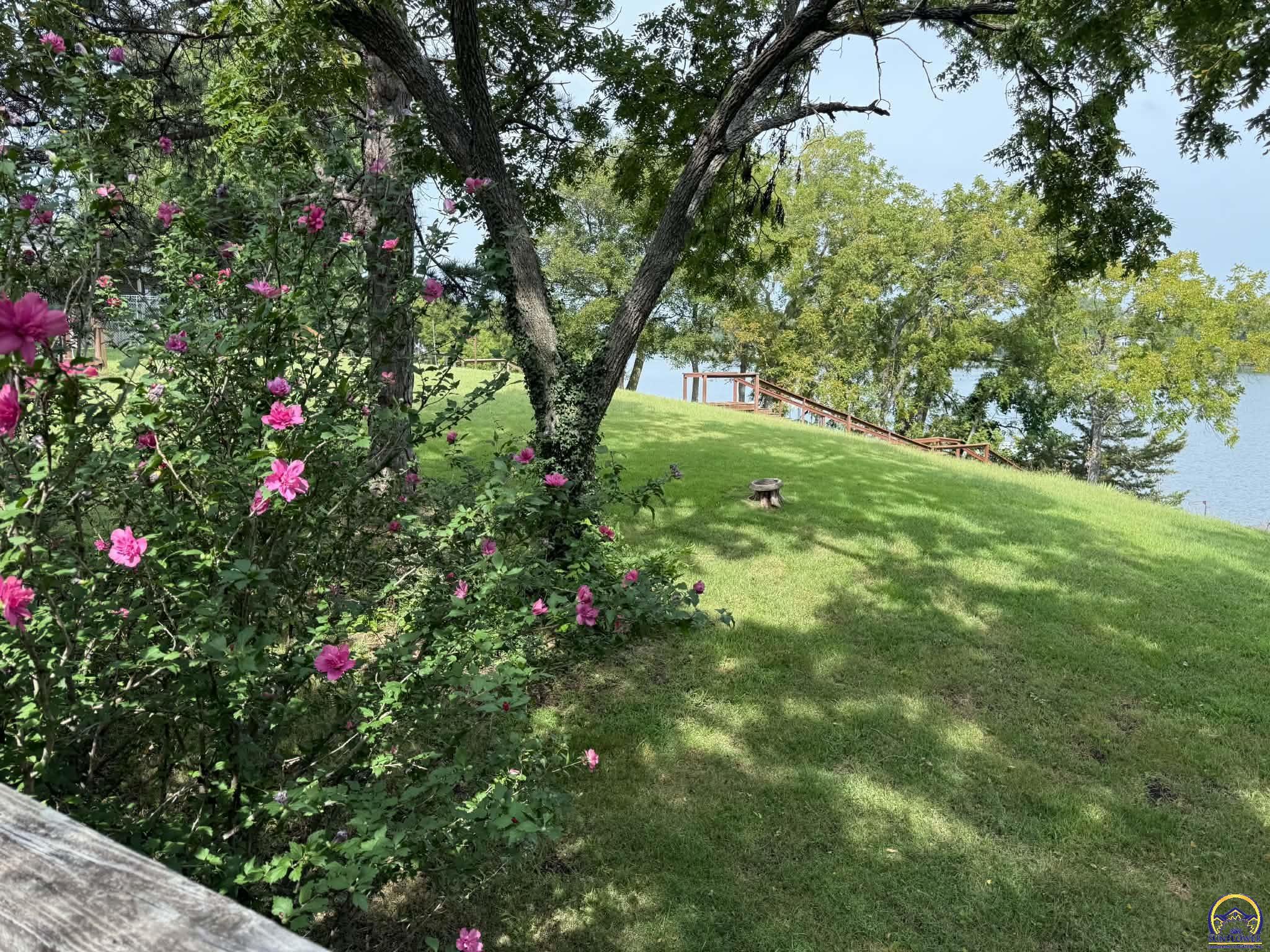 212 S Shore Dr