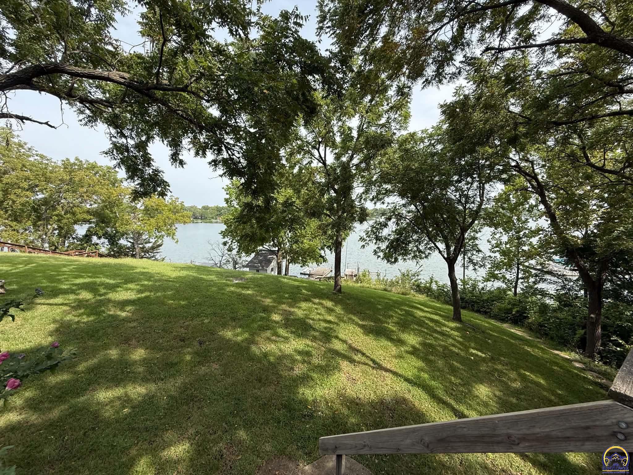 212 S Shore Dr