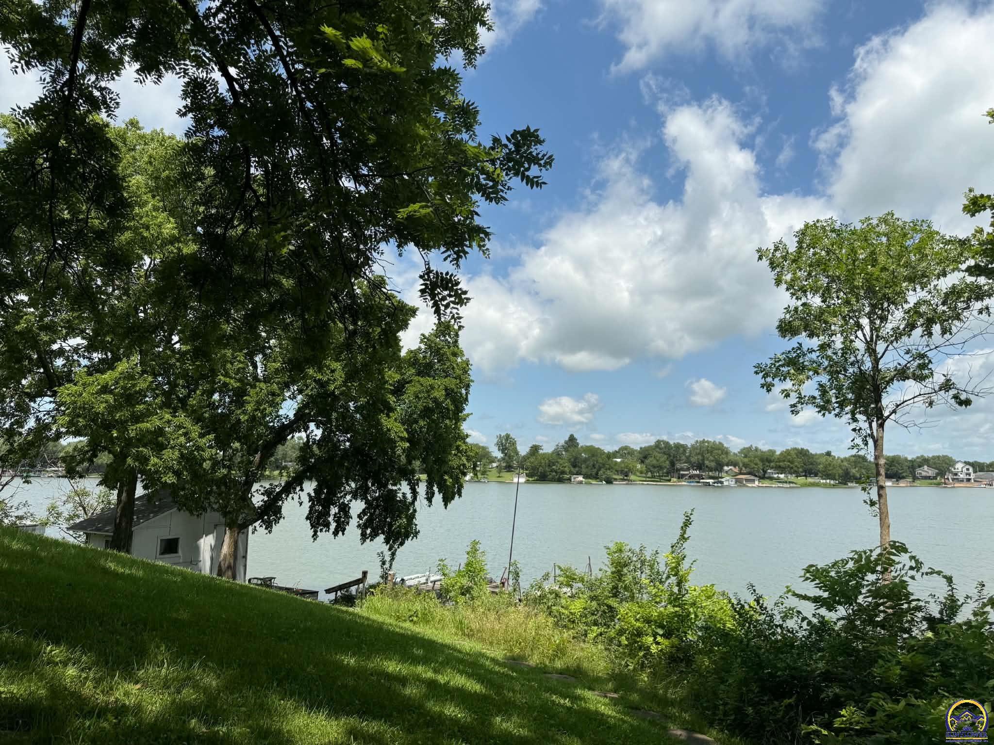 212 S Shore Dr