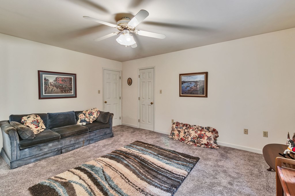 238 Hill Valley Ln