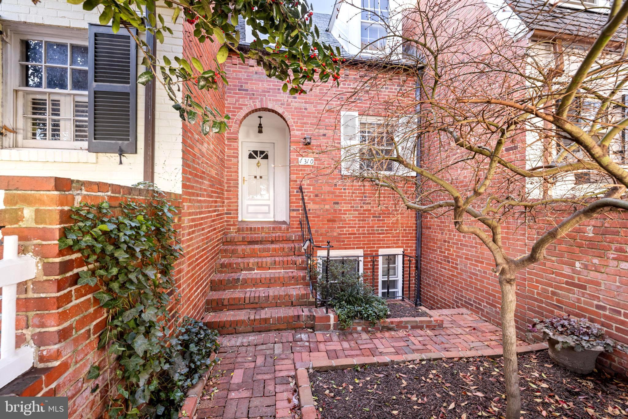 1310 35TH STREET NW
