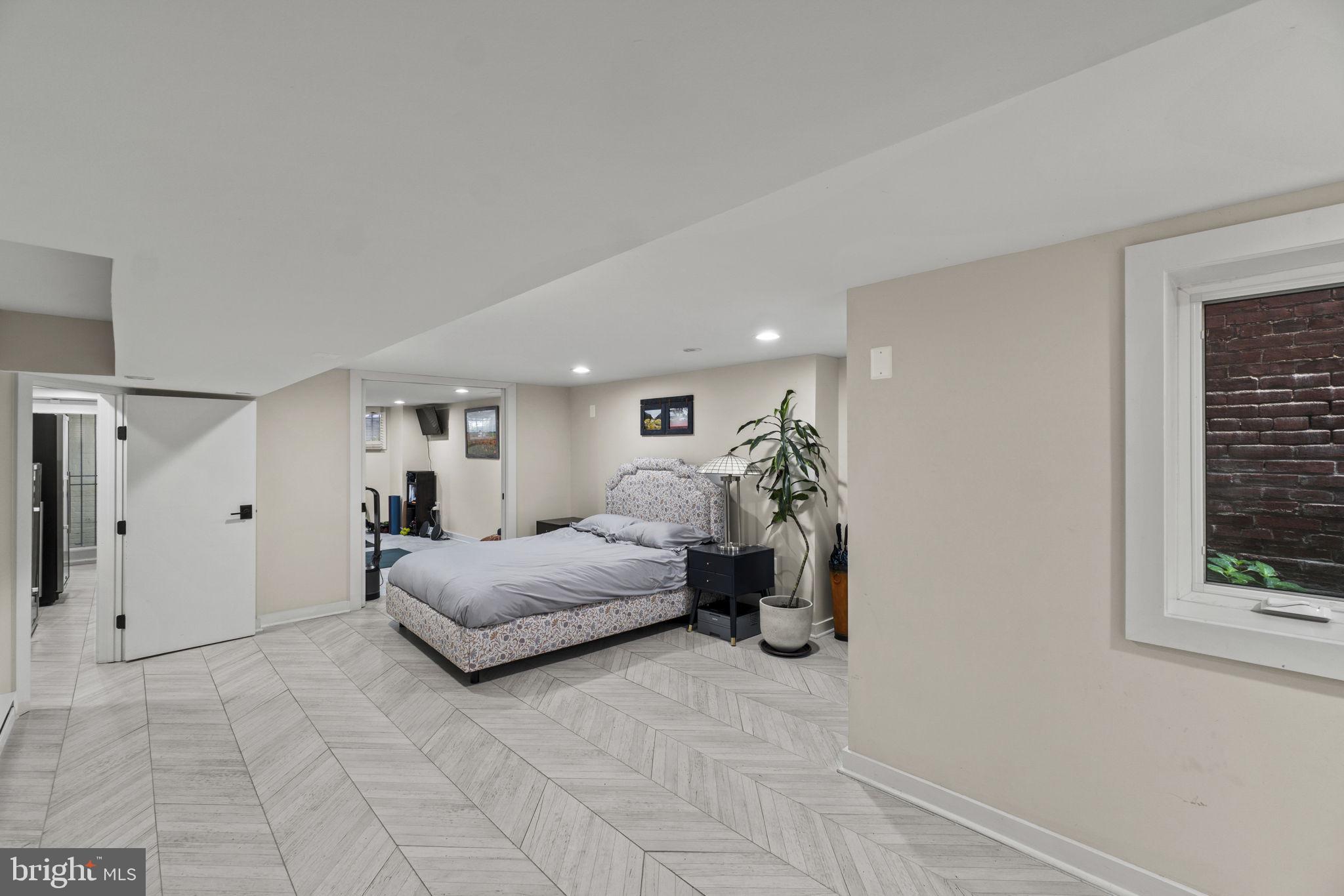 912 FRENCH STREET NW