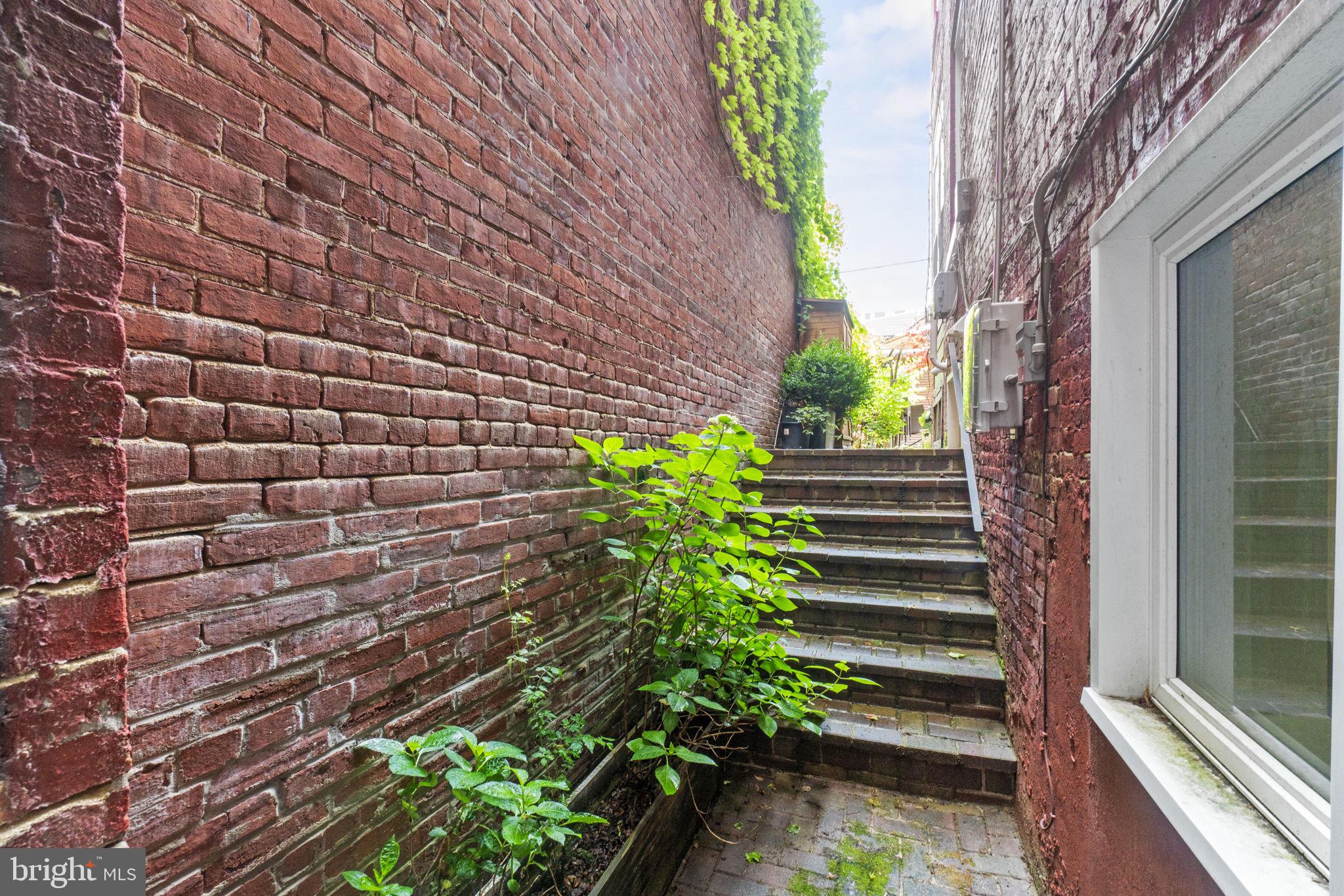 912 FRENCH STREET NW