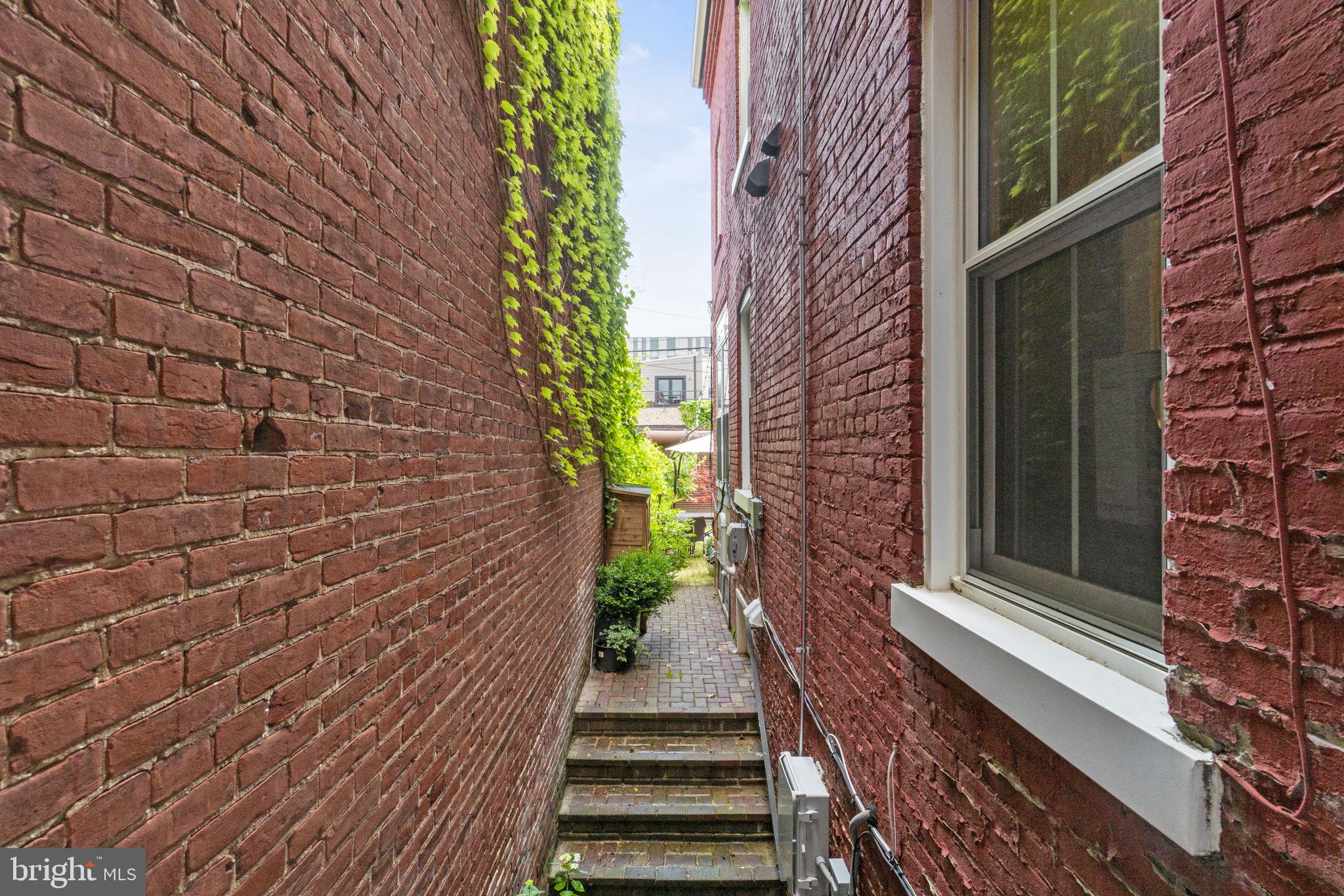 912 FRENCH STREET NW