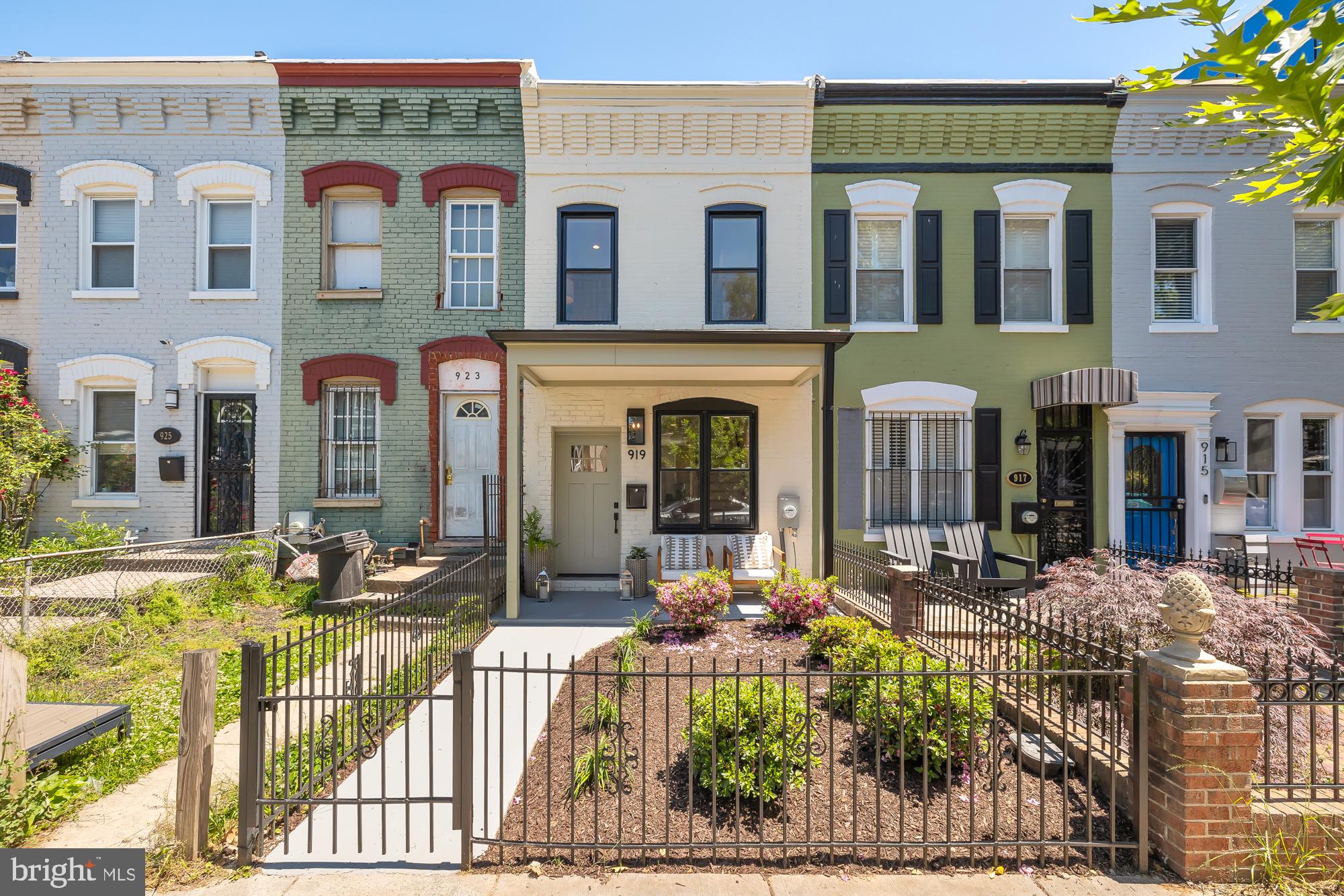 919 8TH STREET NE