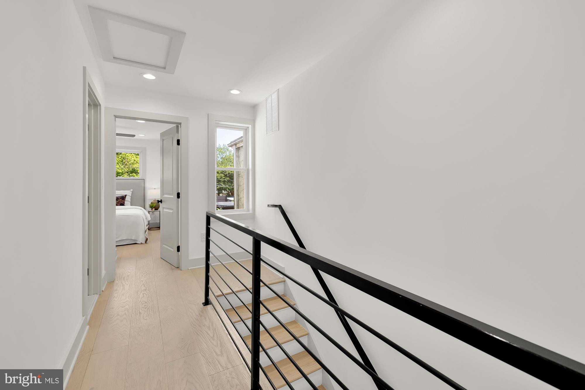 919 8TH STREET NE