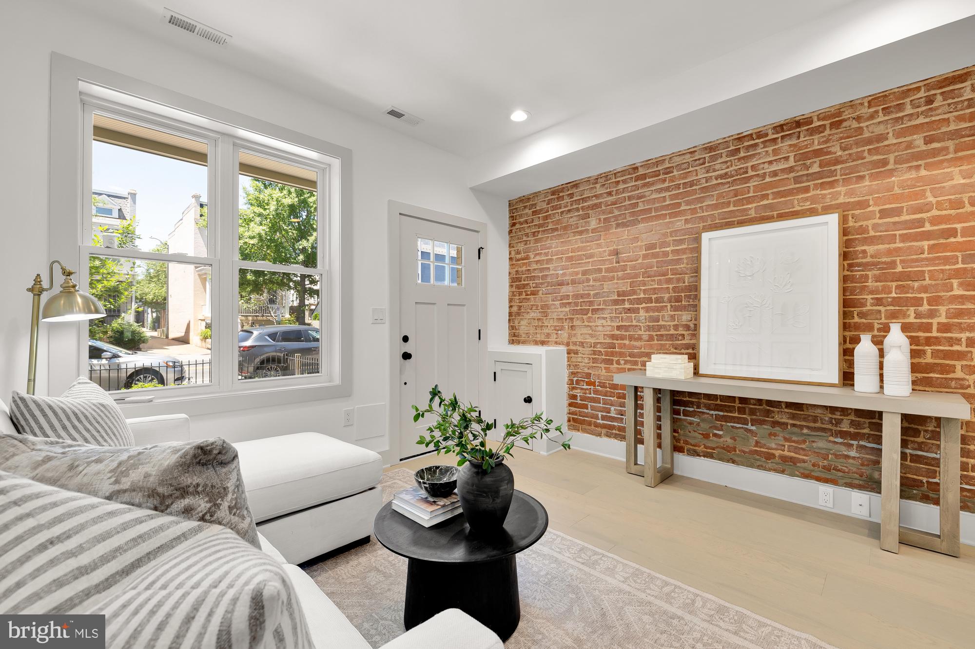 919 8TH STREET NE