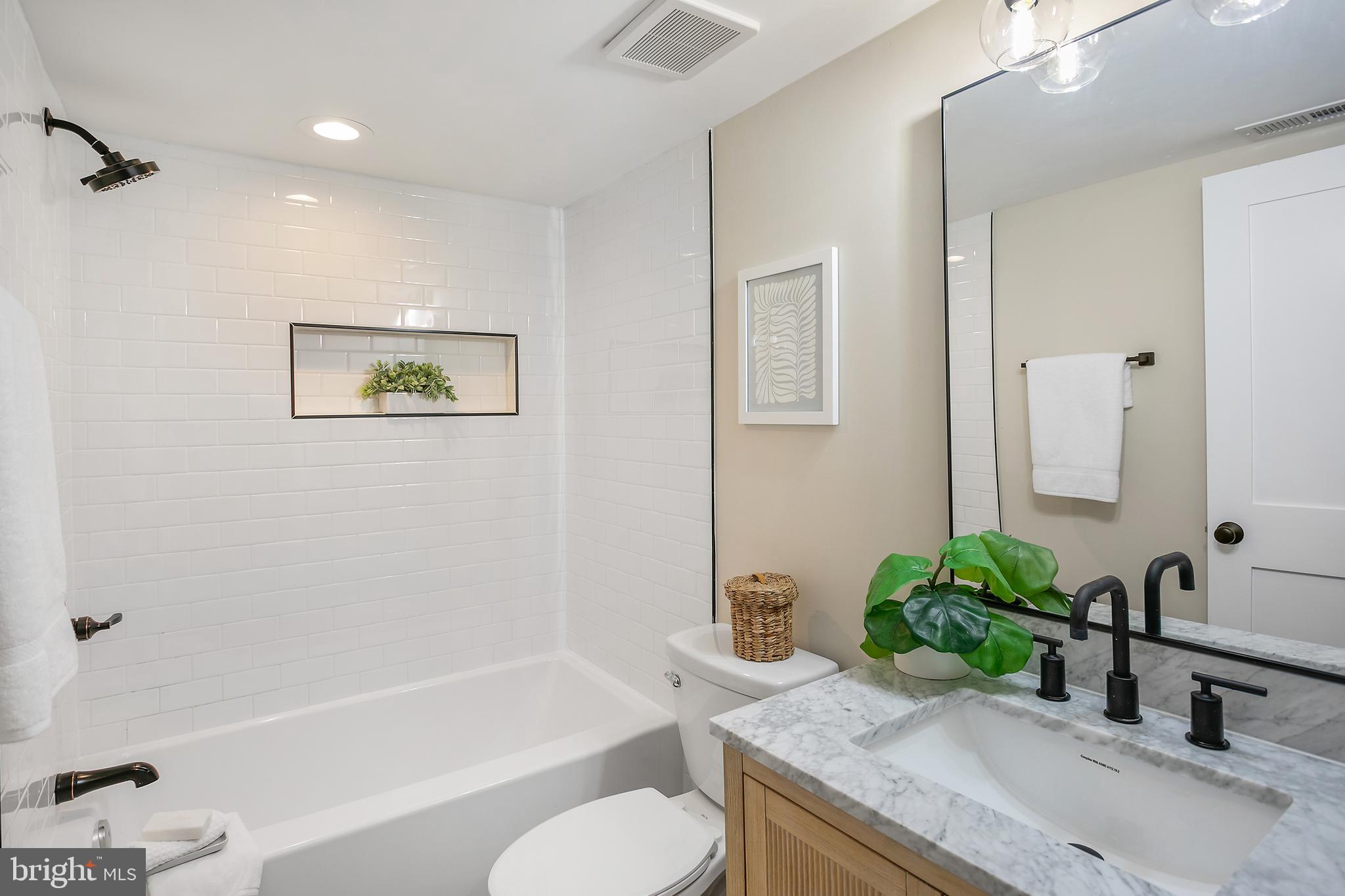 642 N CAROLINA AVENUE SE