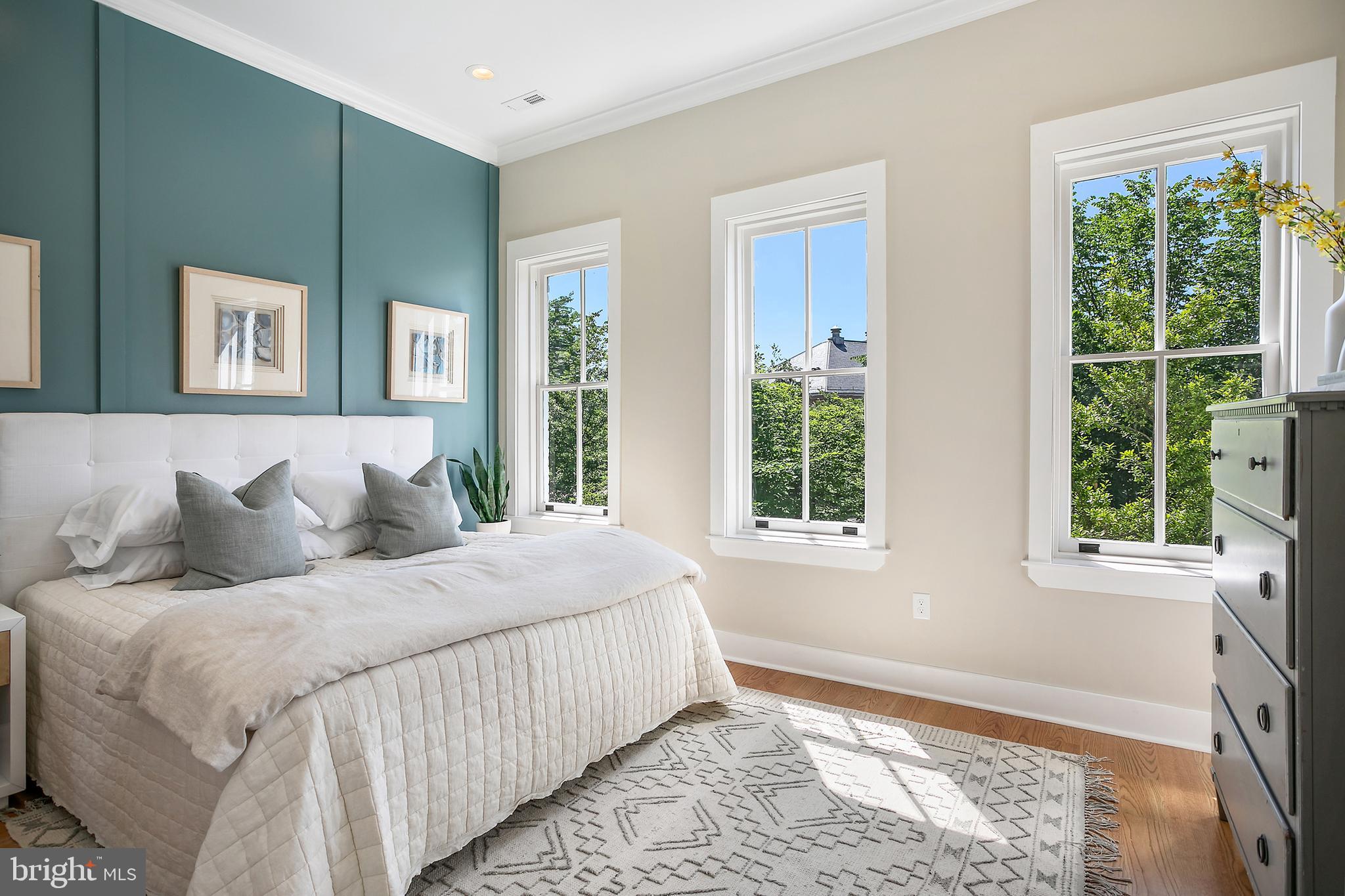 642 N CAROLINA AVENUE SE