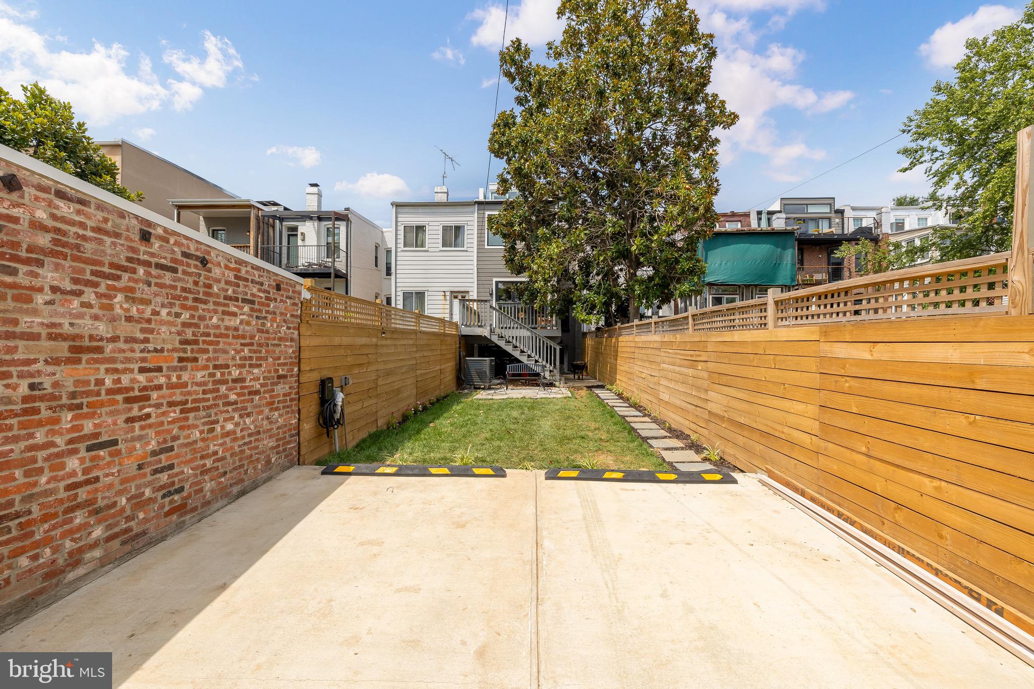 32 ADAMS STREET NW