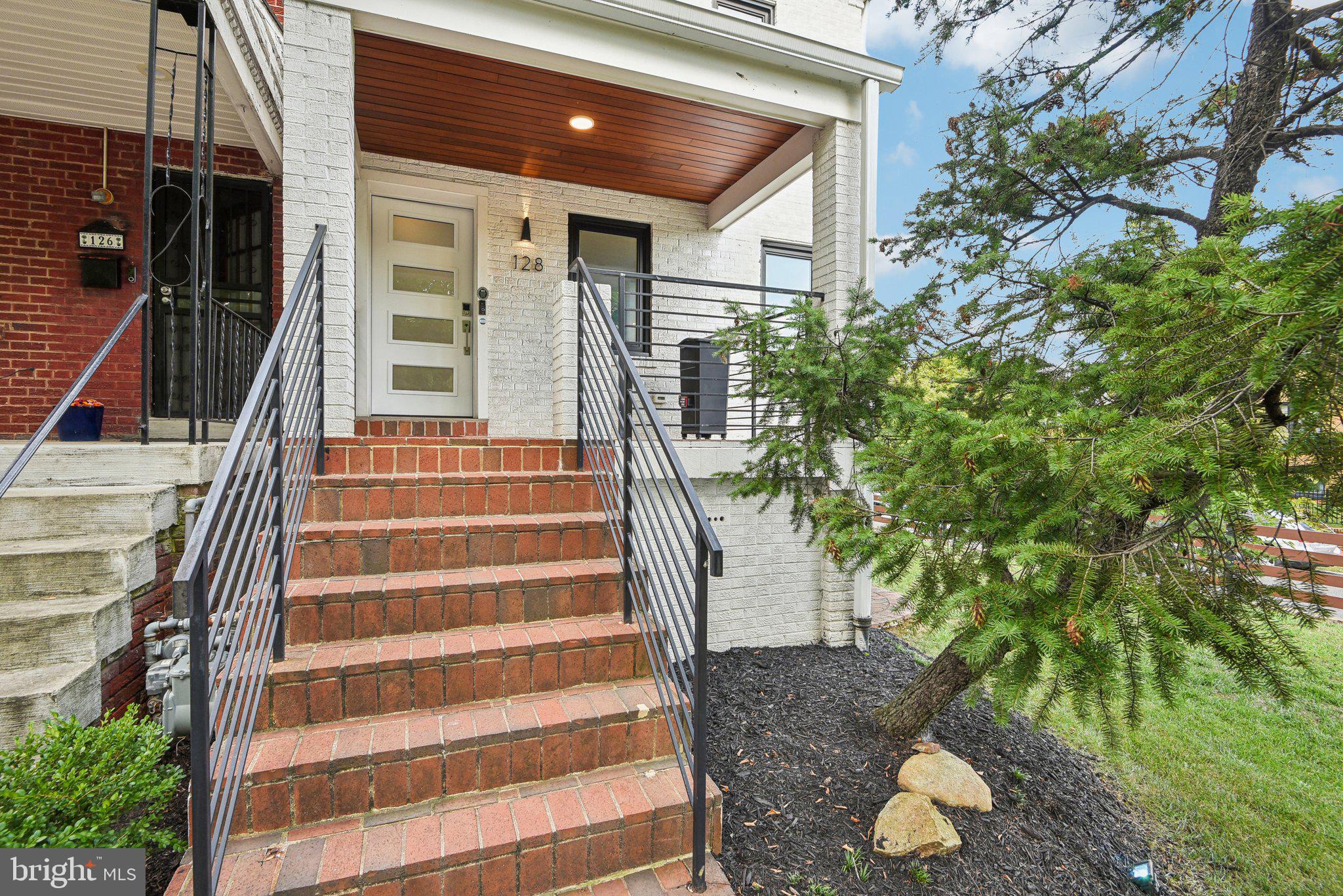 128 17TH STREET NE