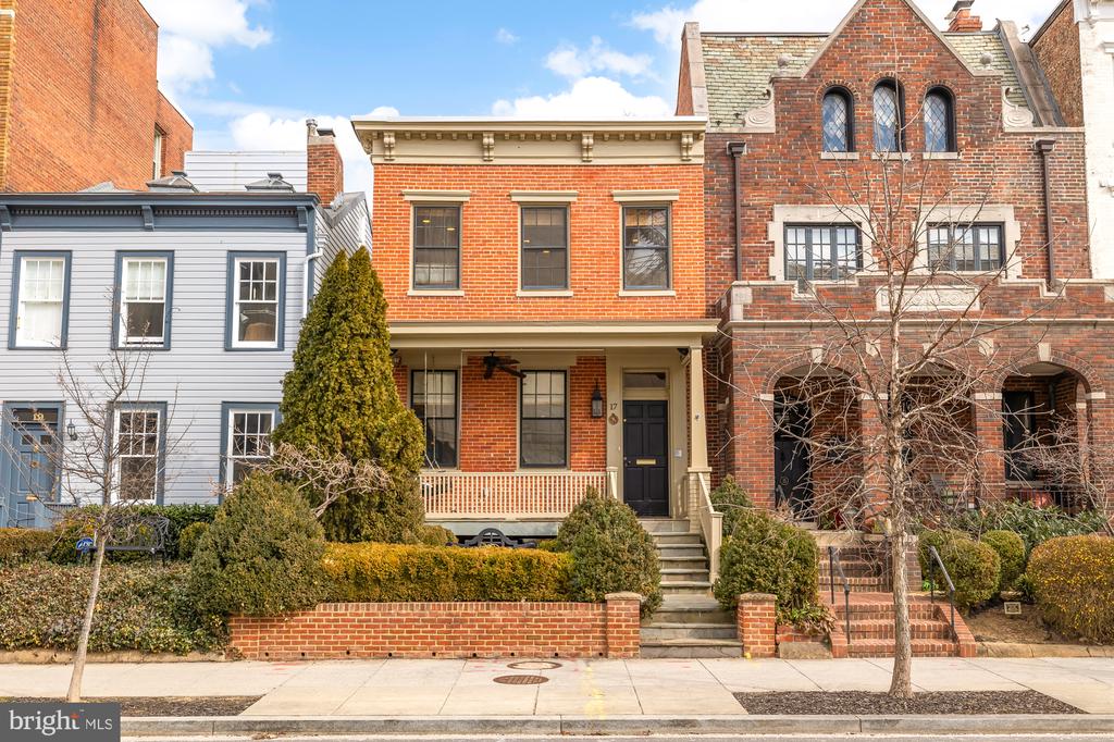 17 2ND STREET NE