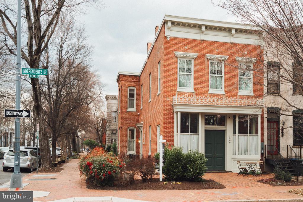 1000 INDEPENDENCE AVENUE SE