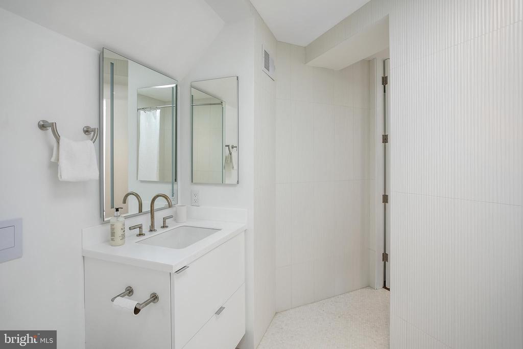 1350 27TH STREET NW