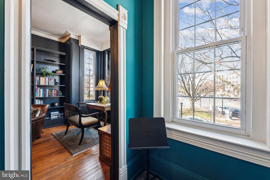 207 3RD STREET NE