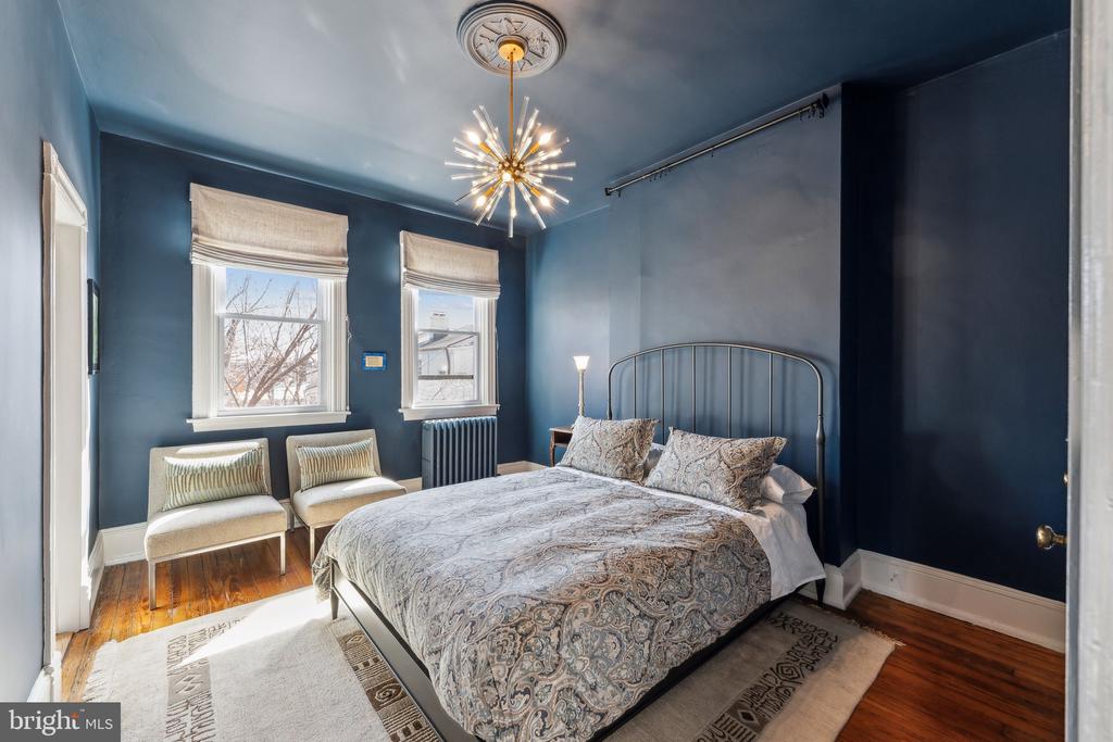 207 3RD STREET NE