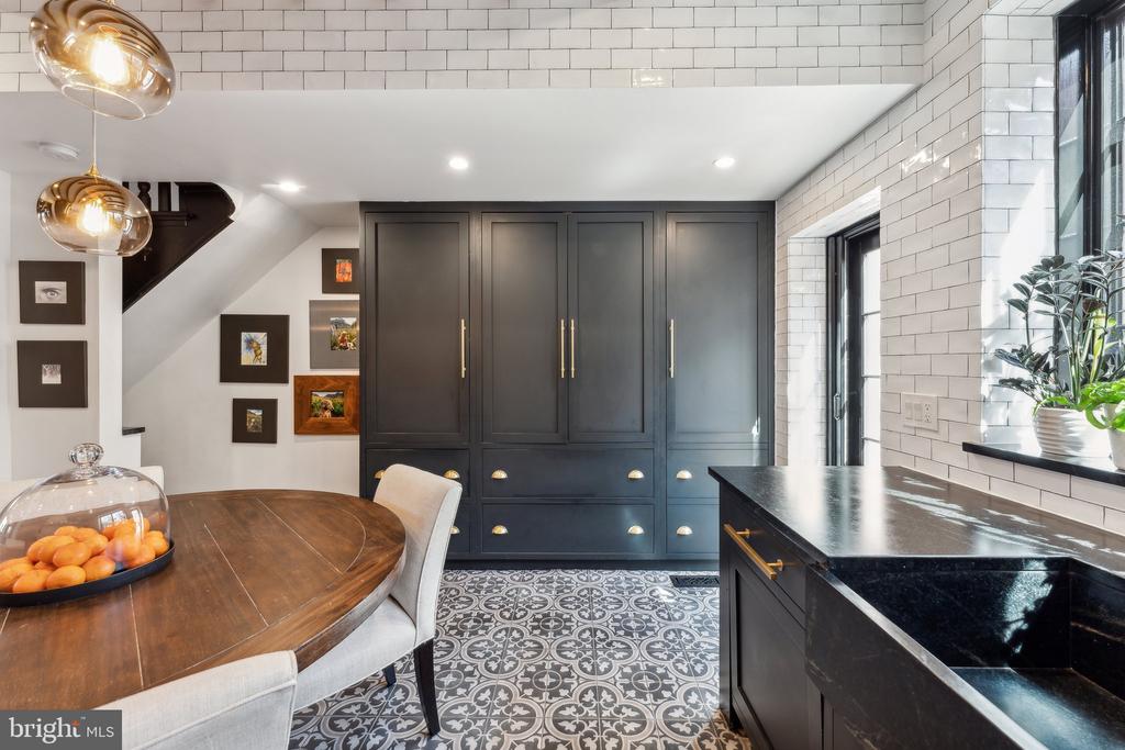 207 3RD STREET NE
