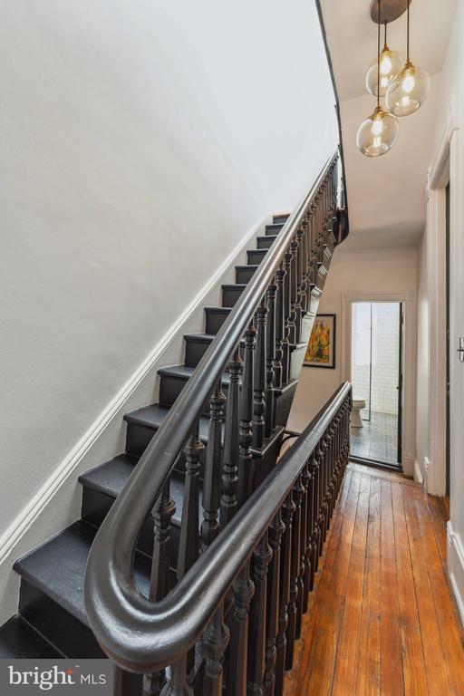 207 3RD STREET NE