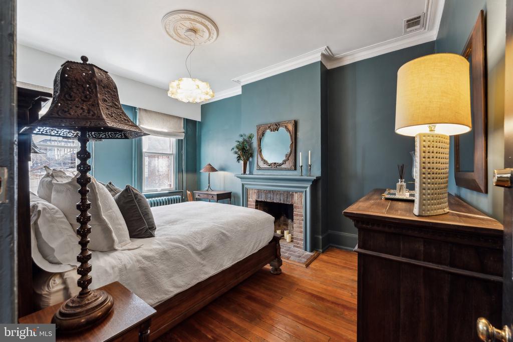 207 3RD STREET NE