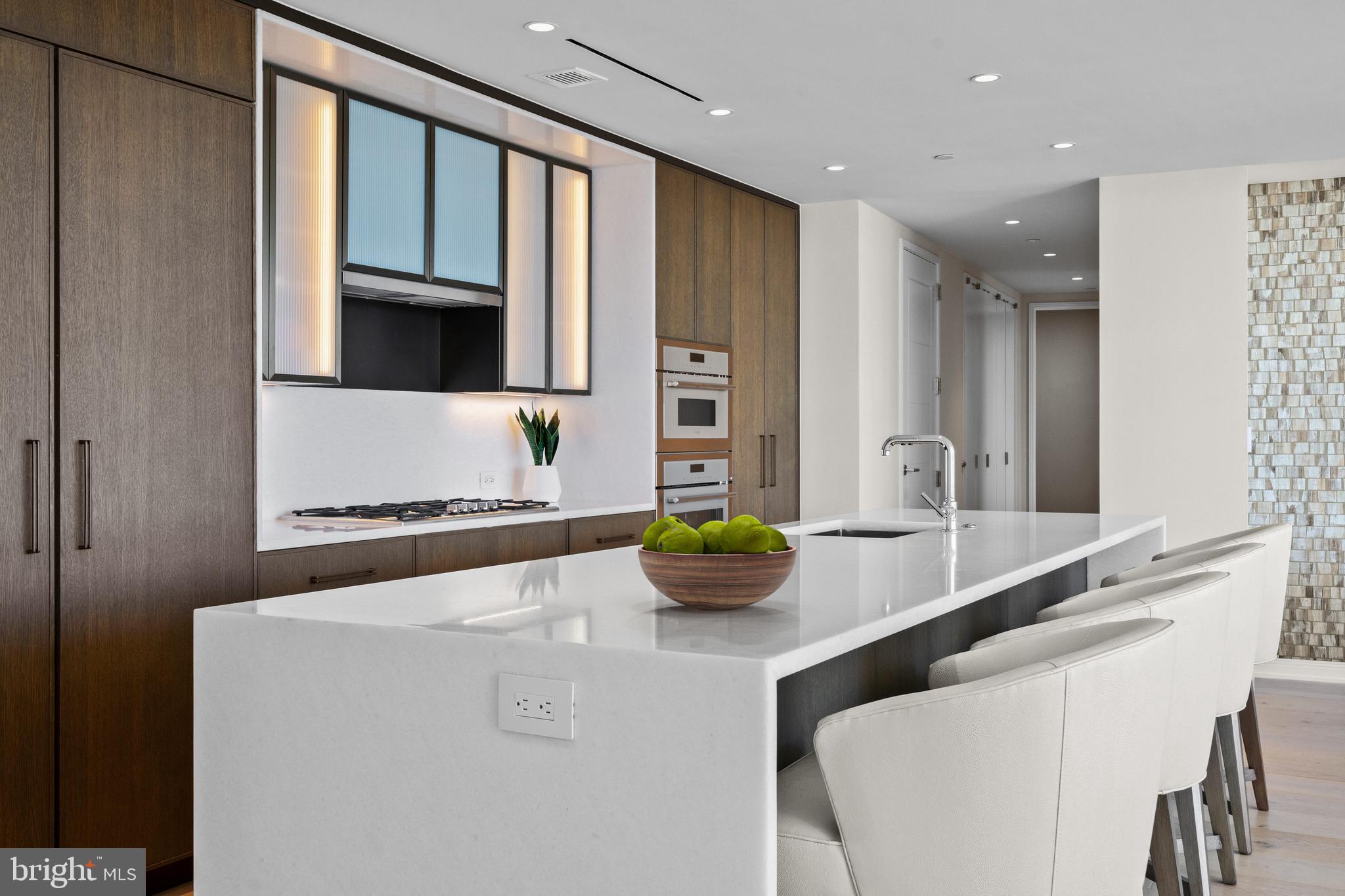 601 WHARF STREET SW 702