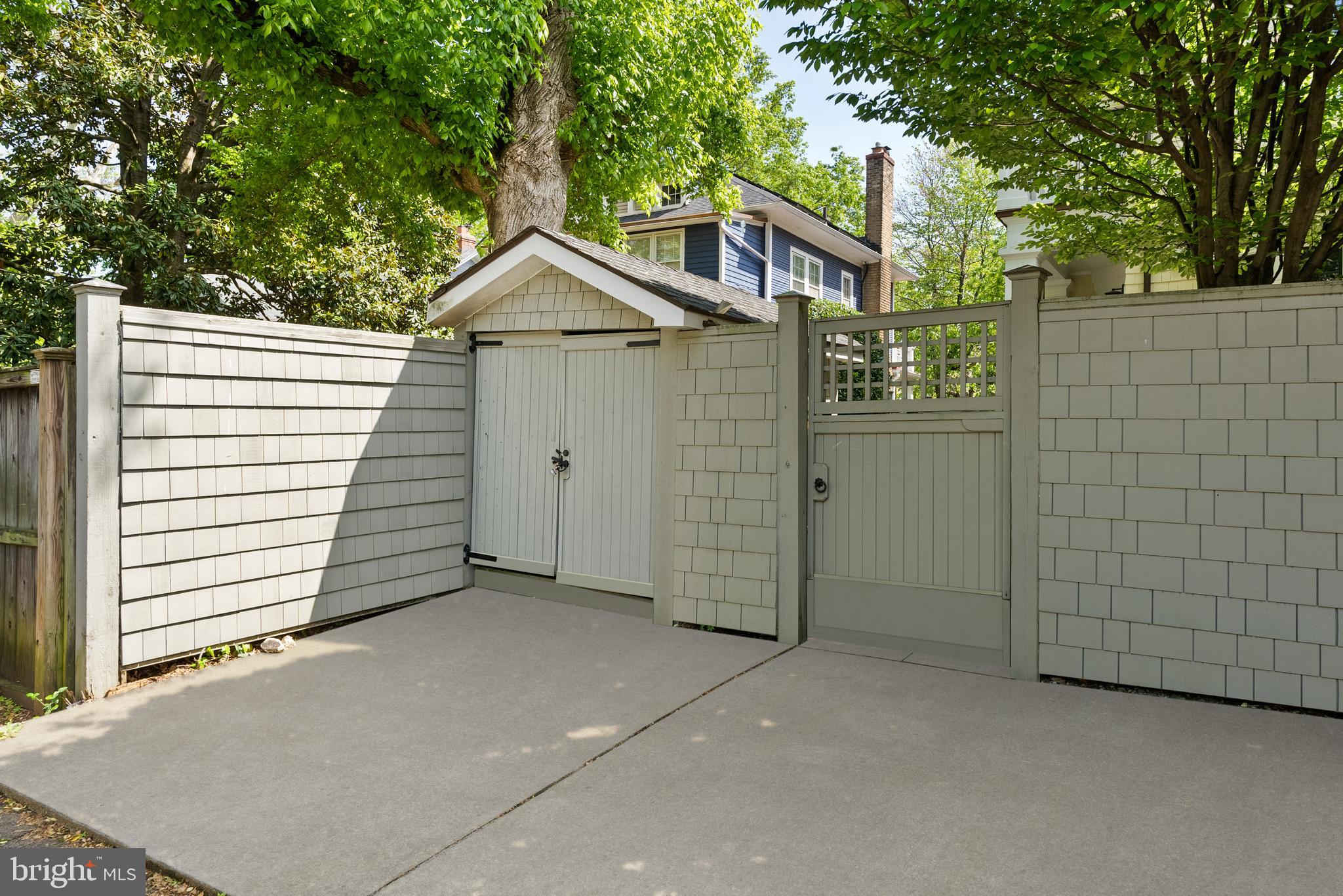 3515 PORTER STREET NW