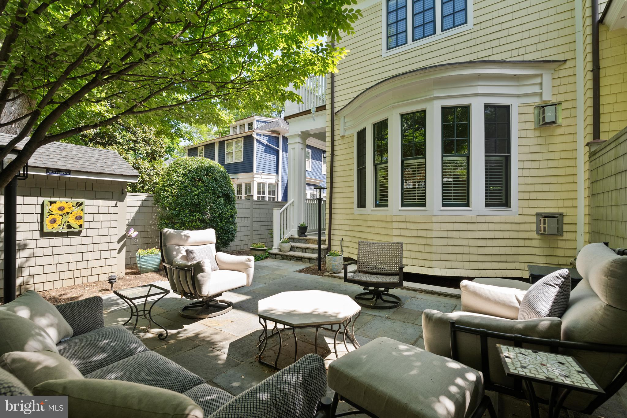 3515 PORTER STREET NW