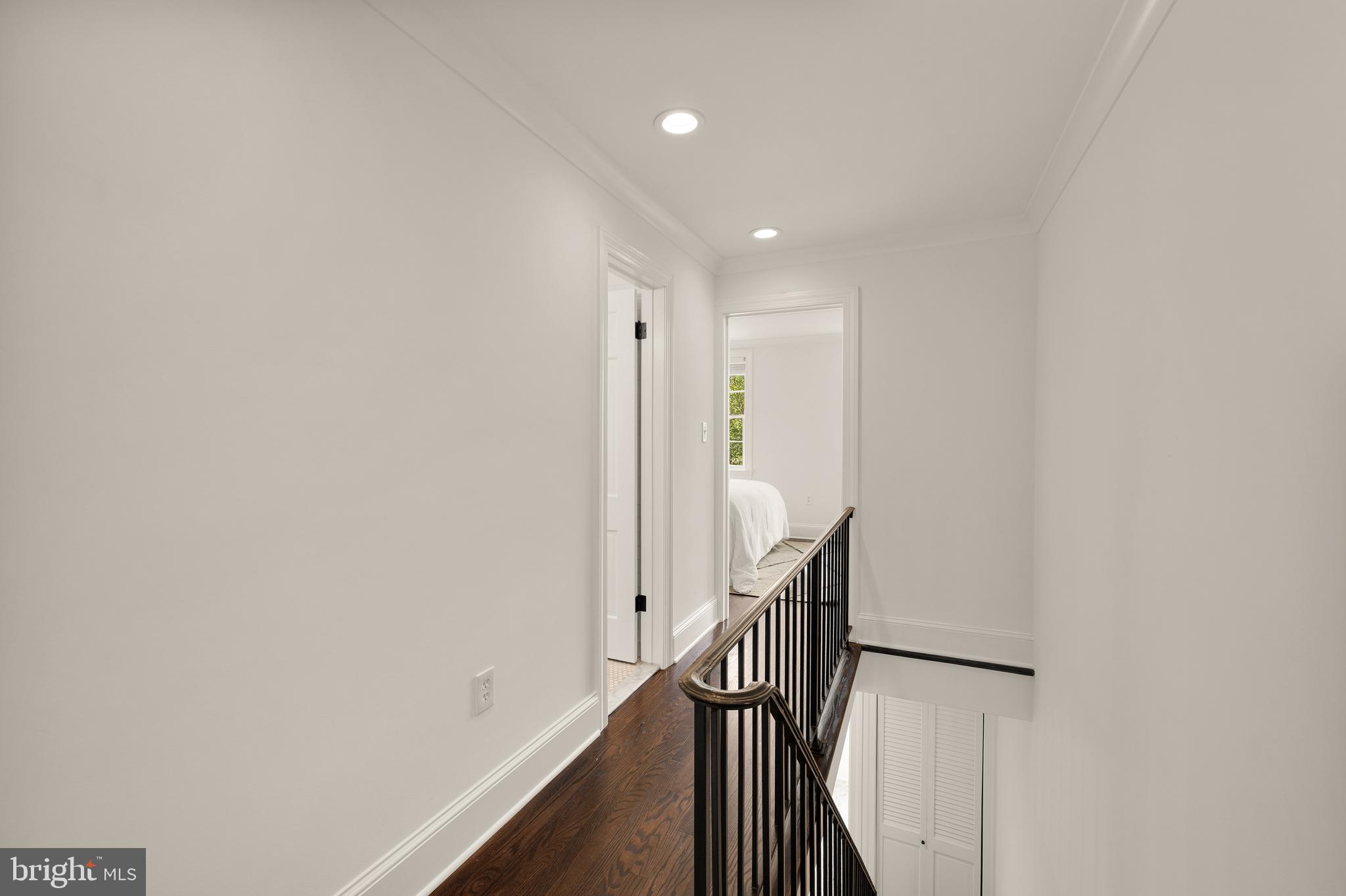 811 E CAPITOL STREET SE
